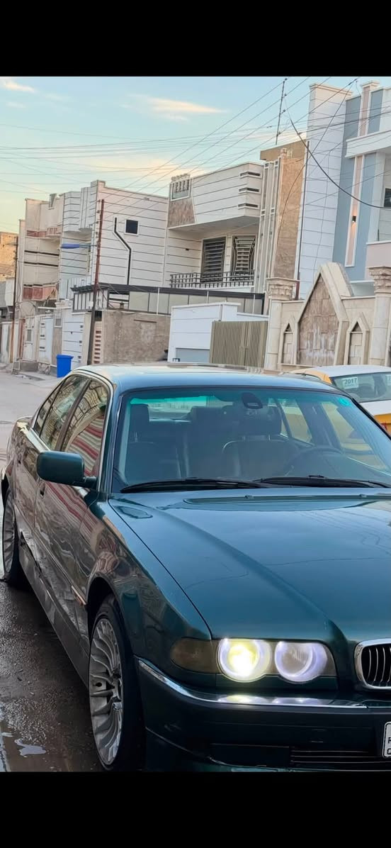 للبيع او للمراس 740i BMW E38 موديل 1996 محرك 8 سلندر 4000cc السياره جاهزه من جميع النواحي نقصهه فقط طوافه بانزين وabs تبريد شغال مكان السياره بغداد  سعر السيارة 80ورقه بيهه مجال بسيط هاتف ‭***********‬
