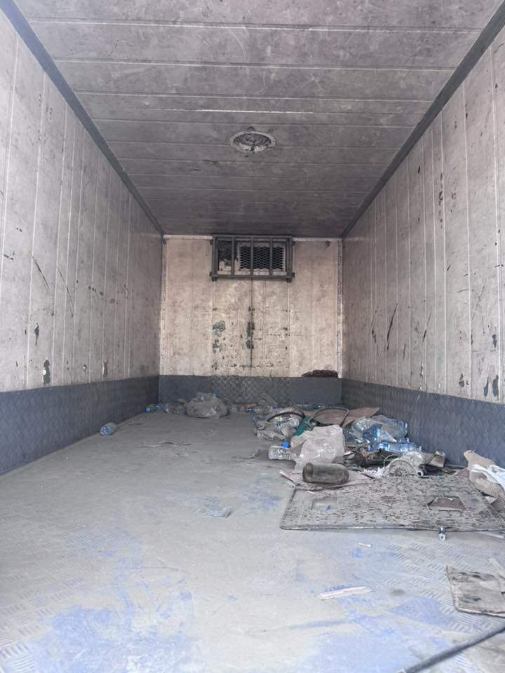 السلام عليكم كنتر براد 2003 يسره بلادي محرك 108 رقم واسط نكليزي سعره 150 بيه مجال رقم تليفون ***********
