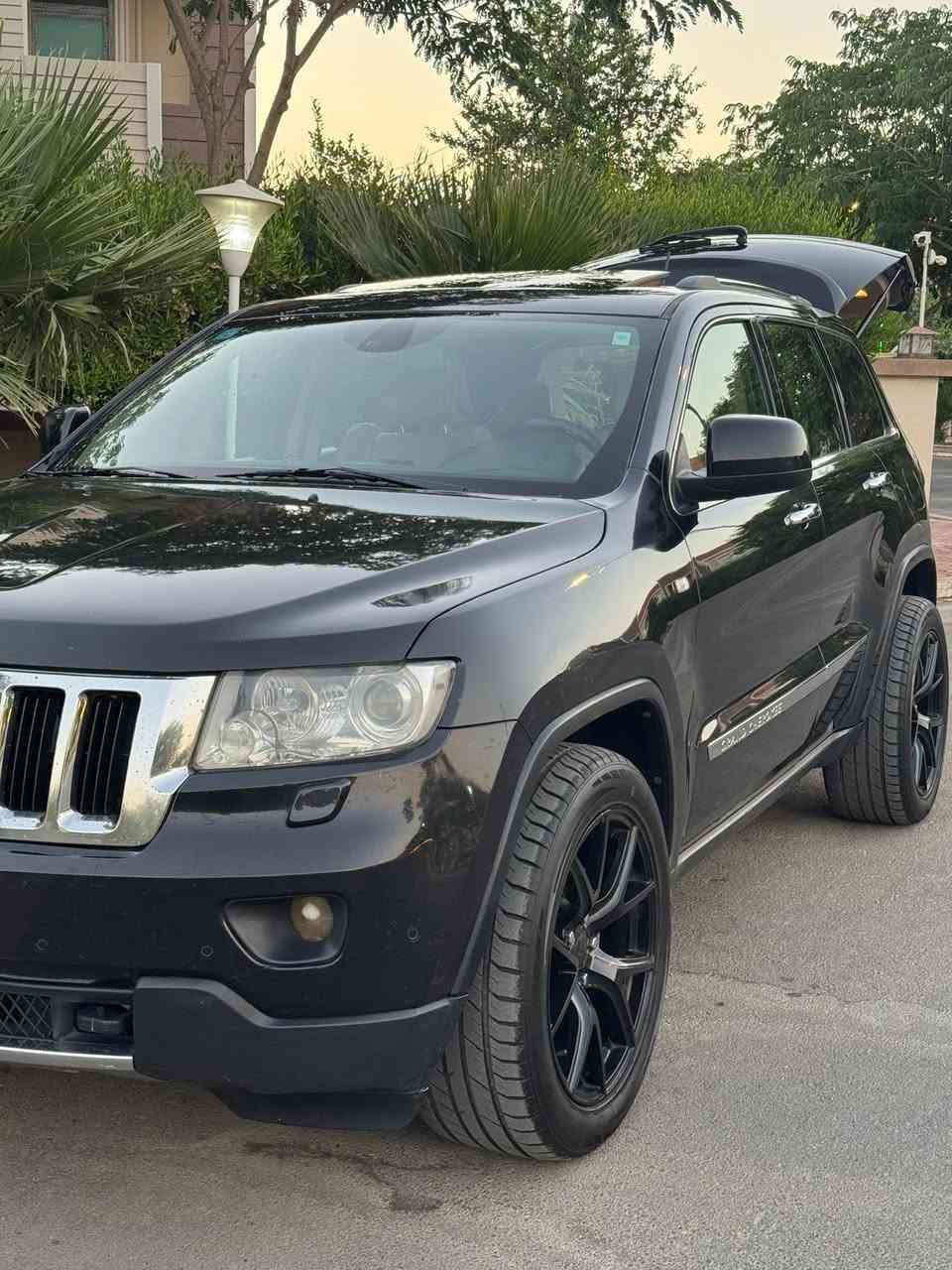 جيب لمتد 2013 خليجي مكفولة من كلشي بيها تكحيل مكانين فقط وميبين
ادامة كاملة جديدة
تخم تاير جديد 
حدادية صدر امامي خلفي  جديد 
من الاخير السيارة مناقصها شي وفول مواصفات تشغيل عن بعد بانوراما وباقي التفاصيل بالصور
اخذتها قبل سنتين ب 235 وصرفت عليها كومة بس الويل والتايرات ب ١٥ ورقة وشادلها سبيسرات تعريض مال دبي
واعرف هسة سعرها كلش نازل الامريكي بالعموم
اني اريد اراوس ما ابيع احب اغير حتى لو سيارة احلى من سيارتي وانطي فرق بسيط
واتساب او اتصال ***********
