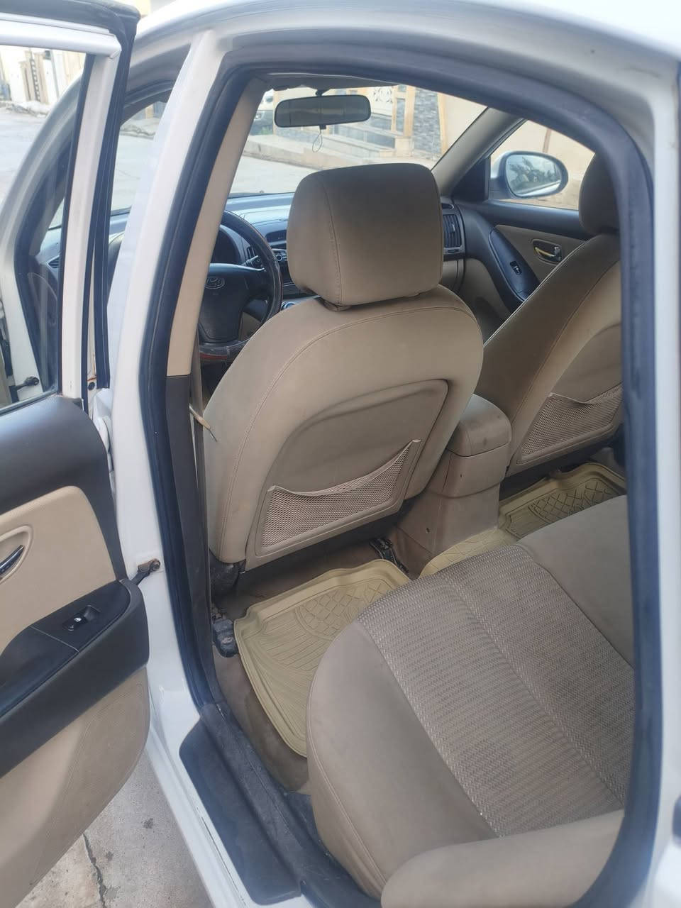 الانترا 2010 دهوك ضرر جاملغ أمامي بخ بدون دواخل وكارت يم قبغ البانزين توماتيك كابون موجود ***********
