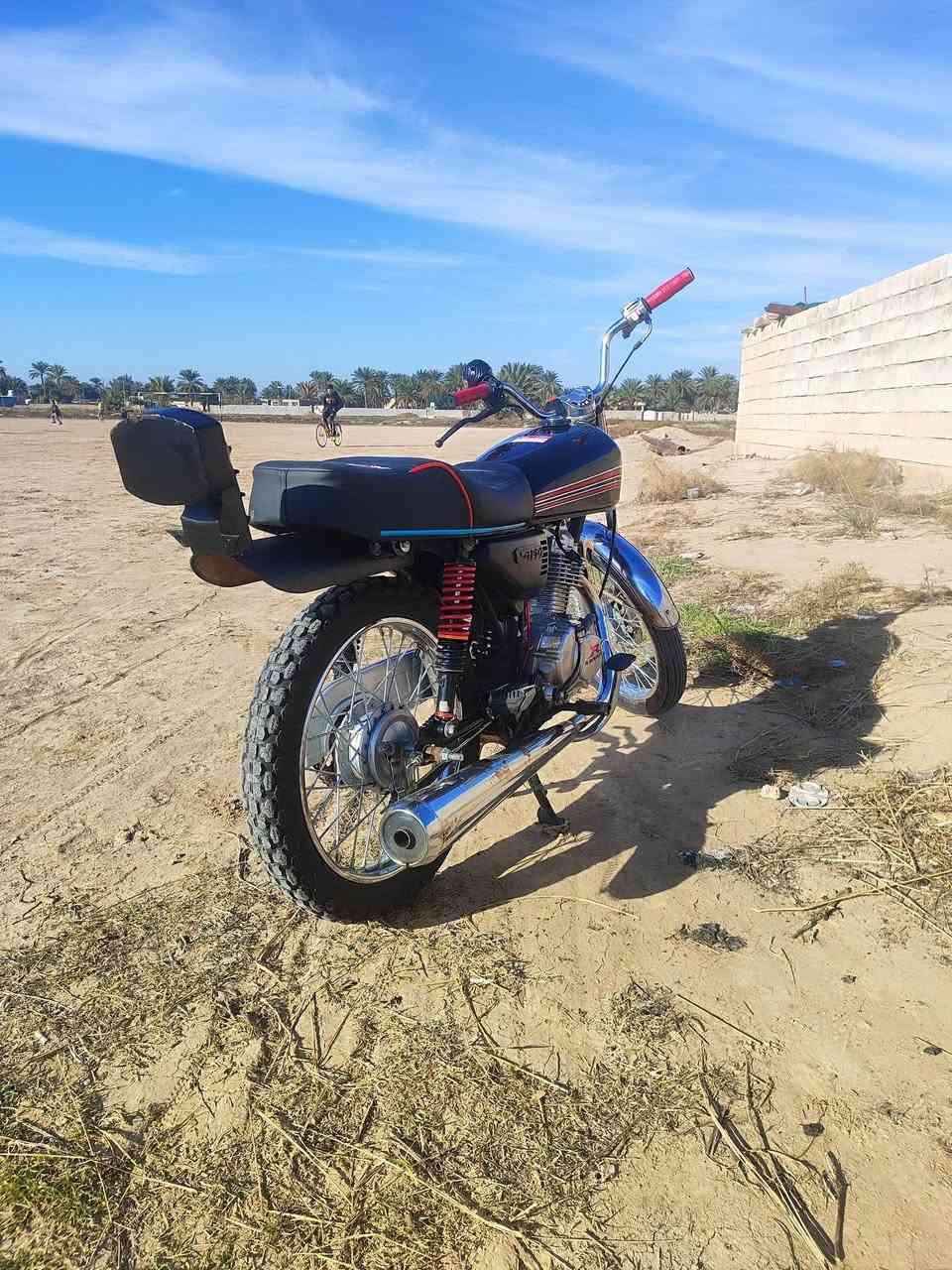 السلام عليكم دراجة للبيع حربي رابيدو موديل 25 شاصي نامة أوراق اصولي الدراجة خير من الله نشطة وتعمير جديد الدراجة ما بيها اي نقص السعر ب 600 وبيها مجال مكاني دلي عباس للاستفسار ***********.
