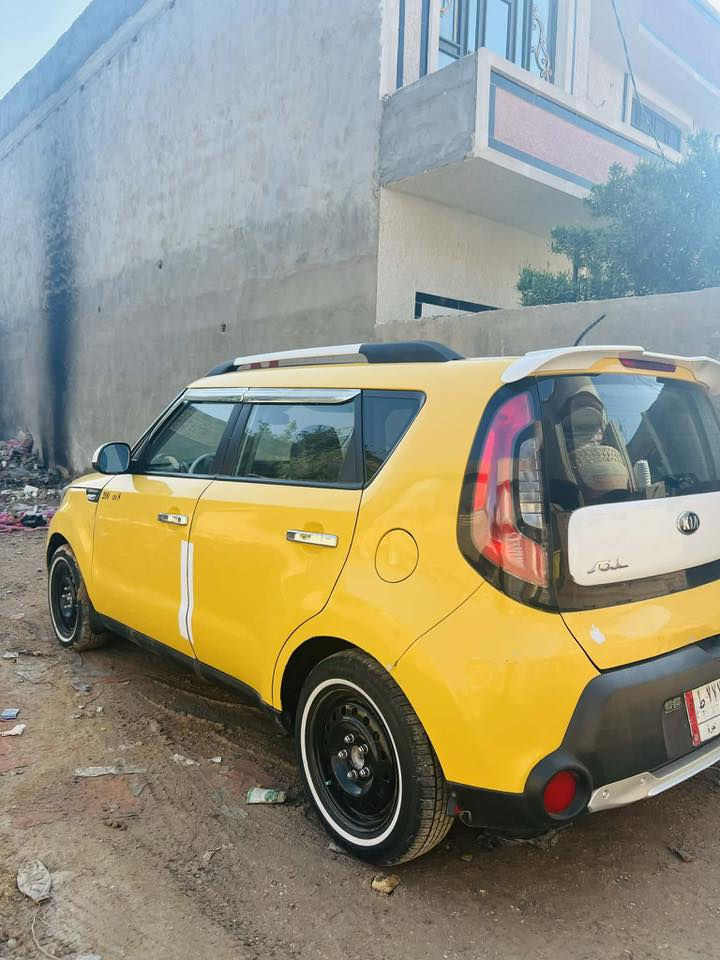 السلام عليكم كيا صول تكسي موديل ٢٠١٤ (كير عادي) مكاني بابل المسيب رقمي ***********  بيع او مراوس السعر ٩٠ وبيها مجال كير ومكينه وحداديه كله جديد تبريد منضومه كامله جديده تخم تاير جديد مناقصها كلشي محرك ١٦٠٠ دواخل نضيفه حيل تغليف ارضيه وكشنات السياره كامله بدون نقص
