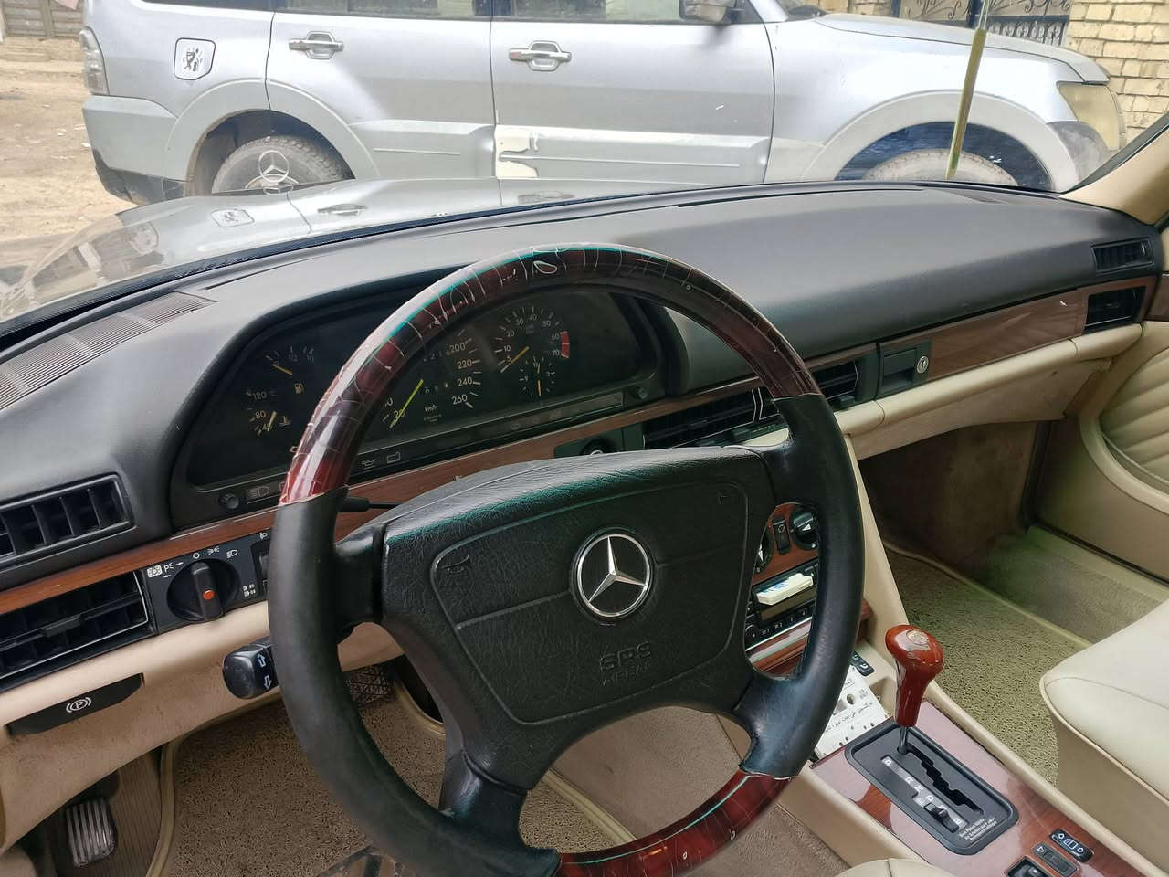 سلام عليكم اخوان موديل 90 560بلادي مكينه 650 سياره جديده تخم تاير جديد صدر جديد تبريد تدفئة السعر 100 وبيه مجال الشراي يتصل ويدلل علوان البلديات هاتف ***********
