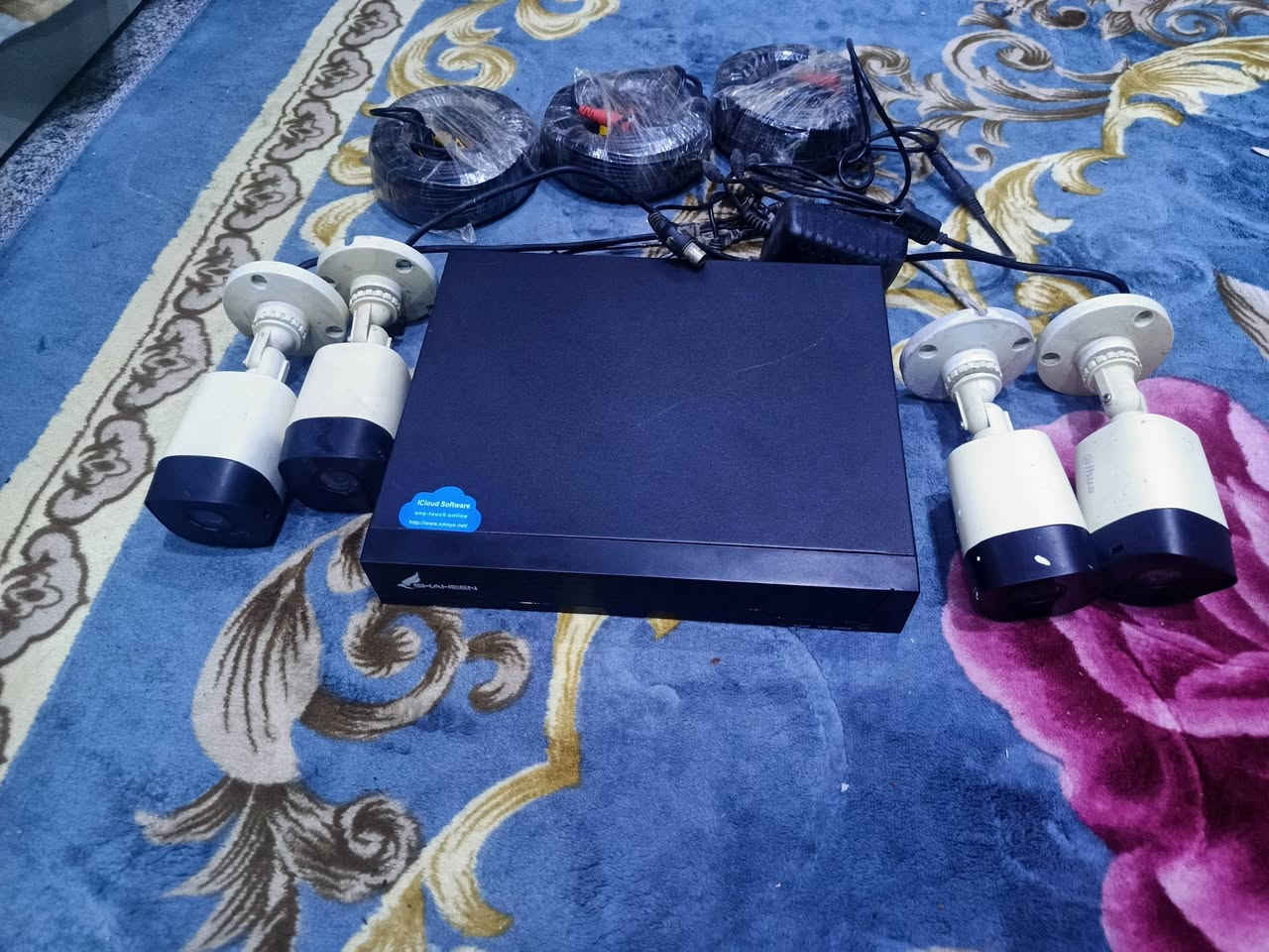 سلام عليكم 
للبيع سستم كامرات جهاز ahd
كامرات دهواى عدد4
وايرات اصلية عدد3
مع تقسيم محولة اوموس 
مع هارد 500
مبرمج كامل 
سعر 100 الف بيه مجال 
للاستفسار ***********
متوفر توصيل جميع محافظات العراق
