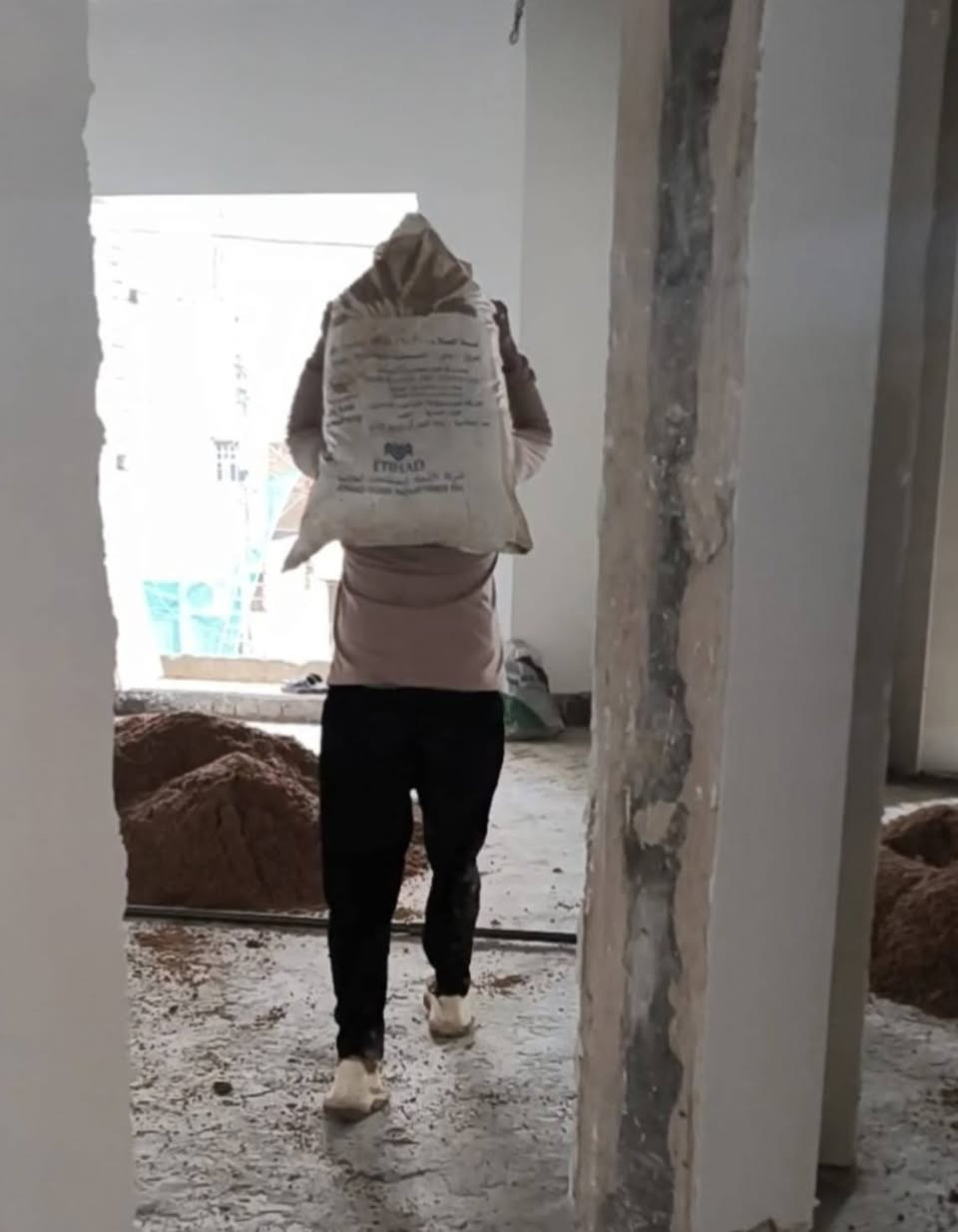 سلام عليكم كادر ابو علي لتصعيد كافة مواد البناء على ظهر مكانه بغداد اتصال وبخدمتك,, ***********
