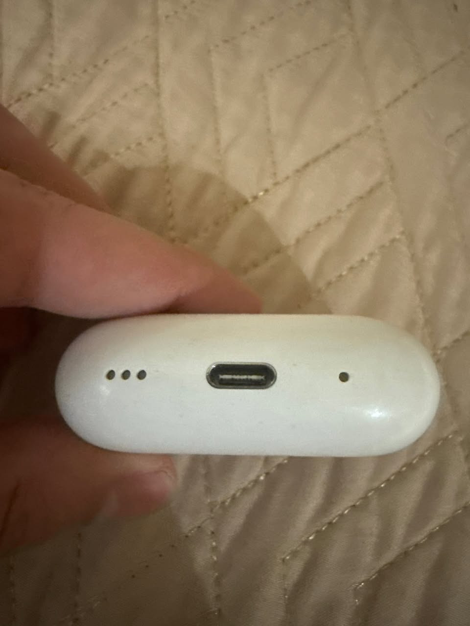 للبيع اير بود الجيل لثالث استخدام قليل السعر 200 الف مكاني بغداد ***********
