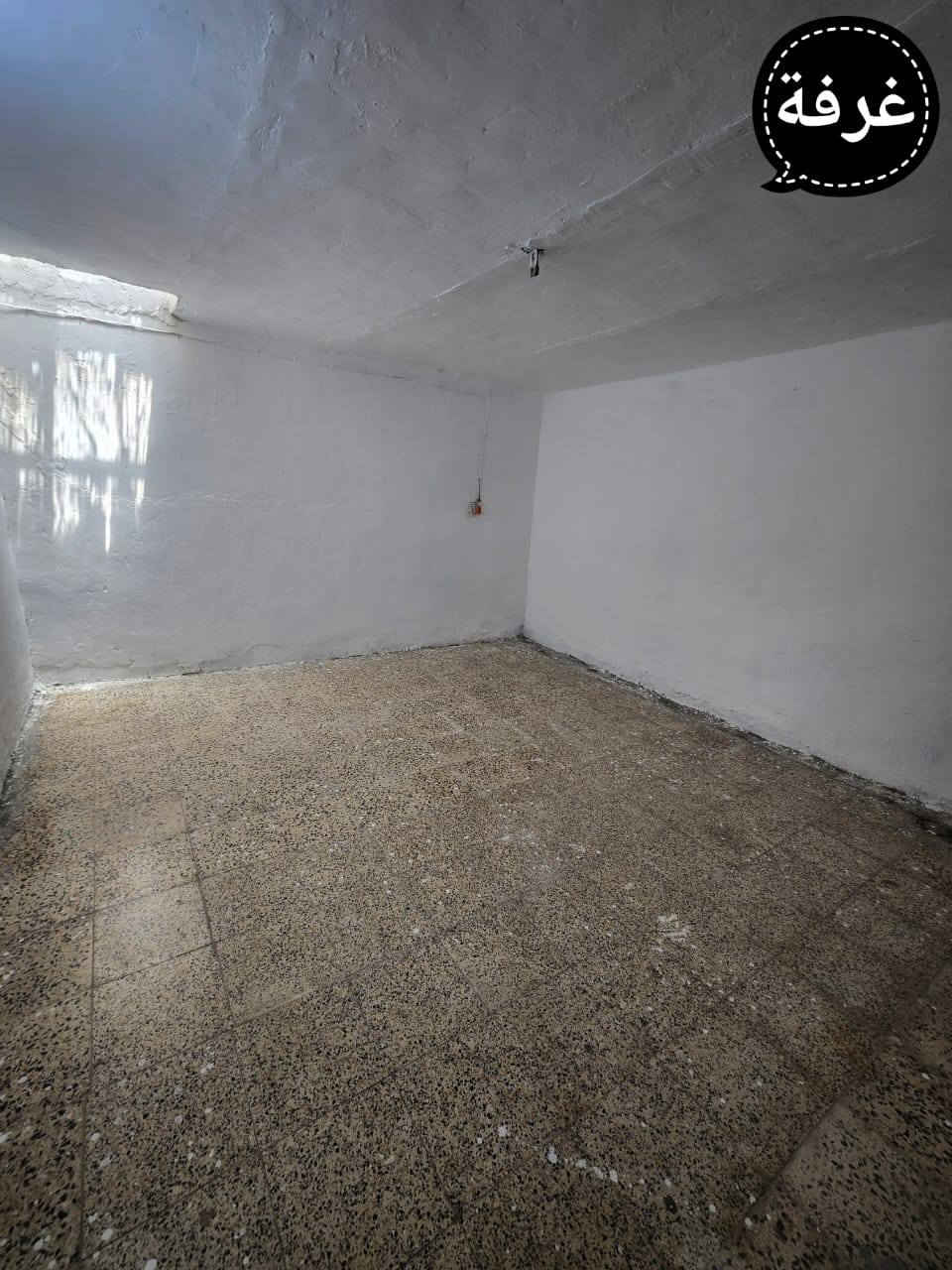 بيت ٩٨ متر للبيع 🏠
عنوان العزة القديمة نهاية شارع المركز 

غرفتين + هول + مطبخ + صالة + طرمة 
السعر ٤٠ قفلة 
للاتصال📞

***********📞

***********📞
