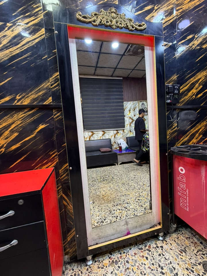 للبيع السعر ١٧٥ الف كل الغراض مابيع قطعة الكل للبيع 
كومدي ٣
مري ٣
عرباين٢
قاطع اسود ١
رنك لايت ١ 
للاستفسار***********
مكاني بغداد حي القاهرة منطقة الدلفية بداية المدخل
