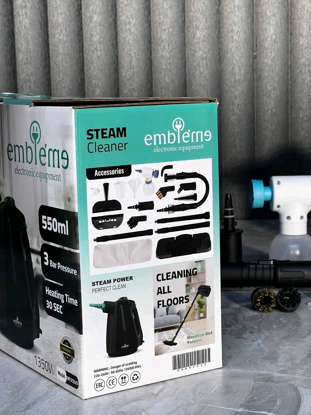 منظفة السحرية البخارية 8 في 1 – من أمبليوم

• تنظيف وتعقيم الحمامات والمطابخ والأسطح المختلفة
• تنظيف الأرضيات (سيراميك، خشب، رخام)
• إزالة الأوساخ والبقع من الأقمشة والمفروشات والستائر
• تنظيف الزوايا والأماكن الصعبة الوصول
• قوة بخار عالية 1350 واط بضغط 3 بار لتنظيف عميق
• تسخين سريع خلال 30 ثانية
• خزان ماء بسعة 550 مل لاستخدام أطول
• جهاز 8 في 1 مع ملحقات متعددة
• سلك كهربائي بطول 2.5 متر لحرية الحركة
• تصميم مدمج وخفيف وسهل الاستخدام
• آمن بمعيار IPX4 المقاوم للماء
• تعقيم فعّال بدون الحاجة إلى مواد كيميائية