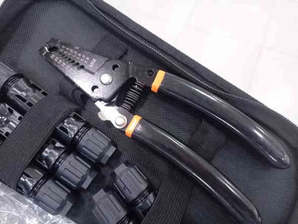 كود 91278
كابسة فيش خاص للطاقة شمسية نوع cm4 مع بلايس كتر و قاشطة و 5 فيش تجي داخل جنطة قماش .
سعر: 22 الف 

للاستفسار راسلنا على ماسنجر أو واتس اب 
***********
***********
