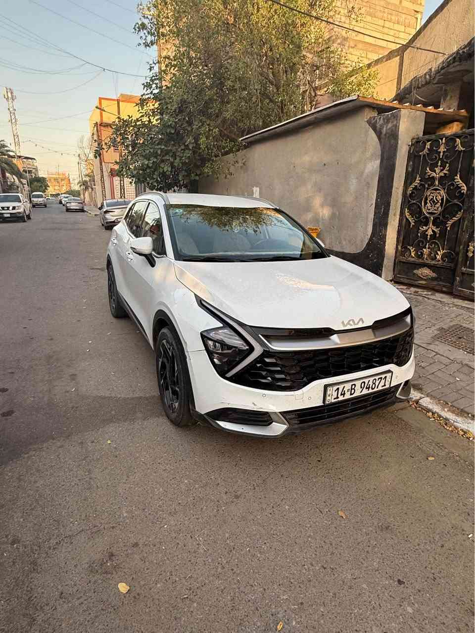 سبورتج موديل 24 خليجي 
السياره مكفوله مال موضفه بيها ملاحضات بسيطه بعد سياقه مره 
ماشيه 46 الف كيلو 
السياره ب اسم الوالده 
السياره نص فول مواصفات معروفه 

تشغيل عن بعد 
دخول ذكي 
تحكم بالجام عن بعد 
كشن كهربائي 
تدفئه بالكشنات والستيرن 
تبريد خلفي 
مري كهرباء واشاير 
لد نهاري 
بصمة تشغيل ودخول 
سايد بريك كهربائي 

رقم بصره و مكانها بصره 
السياره جاهزه ما تاقصة شي 
مكينه گير تبريد باتري حداديه تايره كله وكاله و ‏؏‏ وضع الشركه 
السعر 227 وبيها مجال 
***********
غير متوفر ‏؏‏ الفيس Singapore

