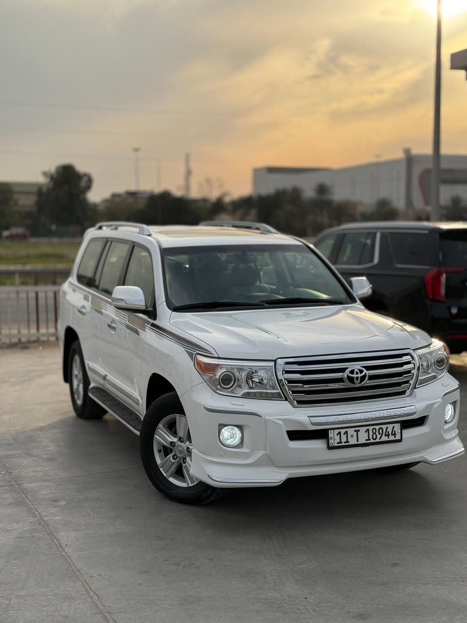 السلام عليكم لاندكروز 2014فطيم فول مكفولة كفالة عامة بيها بارد بدلعة اصبعين وبل جاملغ من جوة  الباقي مكفول فتحة جلد جديدبصمة7راكباشاير بل مري منضومة زنون تخم تاير جاهزة من كلشي ماشية 190 حقيقي بسمي رقم جديد  السيارة جديدة السعر380 بيها مجال لاستفسار *********** مكان بغداد
