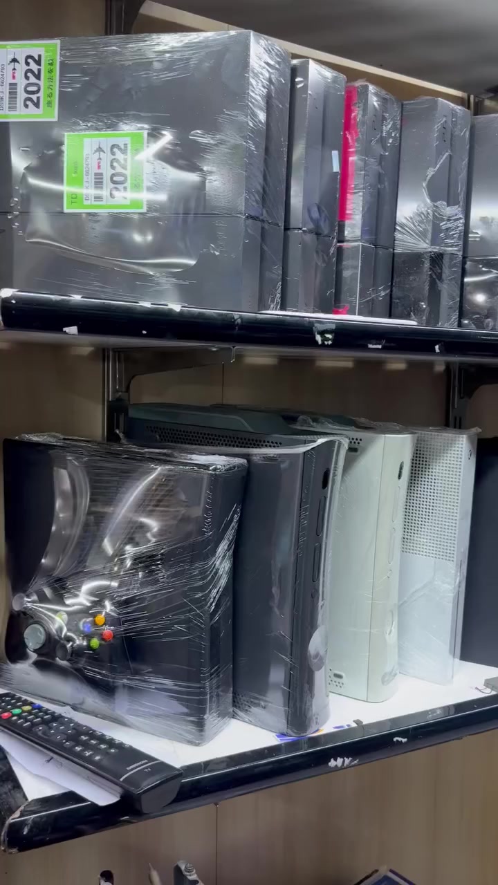 يتوفر لدينا جميع اجهزة الالعاب الوربية باسعار تحت السوق بضمان لمدة سنة جميع ملحقات الاجزهزة اصلية الضمان (استبدال)بوصل من المحل للاستفسار التواصل مع الصفحة ابو الارقام التالية ***********او*********** ملاحضة جميع الاجهزة غير مفتوحة
