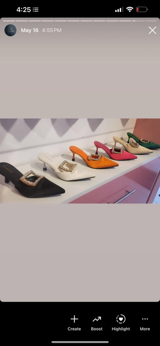 عدة محل أحذية وحقائب للبيع 👠👜
 • 300 زوج أحذية (كعب وموديلات)
 • 90 شحاط صيفي
 • 10 حقائب جديدة
 • كابينات + مكتب + مراية + كراسي + استاندات

جاهزة لفتح محل فورًا
السعر: 5 مليون قابل للتفاوض
الموقع: بغداد

للاستفسار ***********
