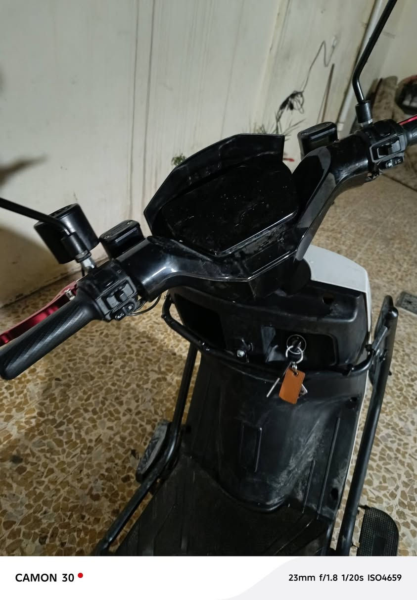 ماطور للبيع 6باتريات دبل
شغال كامل مابي اي مشكلة بس الفيشه مال اشره اليمين مامشكله
كرت2 تشغيل  وسويج 2
نضامR
سماعه بلوتوث
بريكات دهن
4نمر
استخدام كلش قليل 
وبي فطر بل درع واضح بل صوره والجاملغ الكدام فقط
المكان حي الكرامه
بيع ويرهم مراوس تنطي فرق 
سعر800بي مجال 
شراي اتصل ***********
***********
