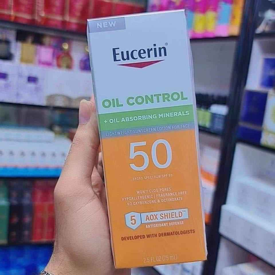 واقي شمس من يوسرين 🇩🇪✨
‏🌸Eucerin age defence🌸

واقي شمس يساعد على تقليل علامات الشيخوخة لا يُسبب الحساسية مطور من قبل أطباء الجلدية واطباء العيون
حماية من الأشعة فوق البنفسجية الطويلة / الأشعة فوق البنفسجية المتوسطة بالإضافة إلى مركب متقدم مضاد للأكسدة، 5 AOX Shield ™
تساعد تركيبته التي تحتوي على حمض الهيالورونيك على تقليل علامات الشيخوخة لمظهر أكثر نعومة وشبابًا.*

✅ افضلل منتجات يوسيرين حيث يعتبر منتج 3 في 1 ( لوشن مرطب + واقي شمس + معالج التجاعيد)
✅ خالٍ من العطور والزيوت والأصباغ والبارابين وحمض بارا أمينوبنزويك والفثالات
✅ لا يتسرب للعينين ولا يسبب الحكة
✅ مصمم ب 5 مضادات اكسدة + حمض الهيالورونيك 
✅ عامل حماية من الشمس 50
✅ يقلل علامات الشيخوخة لمظهر أكثر نعومة وشبابًا
✅ حماية من الاشعة فوق البنفسجية الطويلة / أشعة فوق البنفسجية المتوسطة 
✅ مناسب للاستعمال اليومي كأساس تحت المكياج
✅ لا يسبب حساسية 
✅ مناسب للبشرة الجافة و الحساسة 
✅ لا يسبب البثور (لا يسد المسام)
✅ فعال في إبطال الأكسدة ليحمي أيضًا من الجذور الحرة ويساعد في دعم صحة البشرة.
✅ مناسب للاستعمال اليومي كأساس تحت المكياج
المنشأ الماني🇩🇪🇩🇪 بغداد, العراق


**إذا كنت صاحب هذا الإعلان وتريد حذفه لأي سبب، رجاءا أرسل رسالة إلى الدعم الفني**