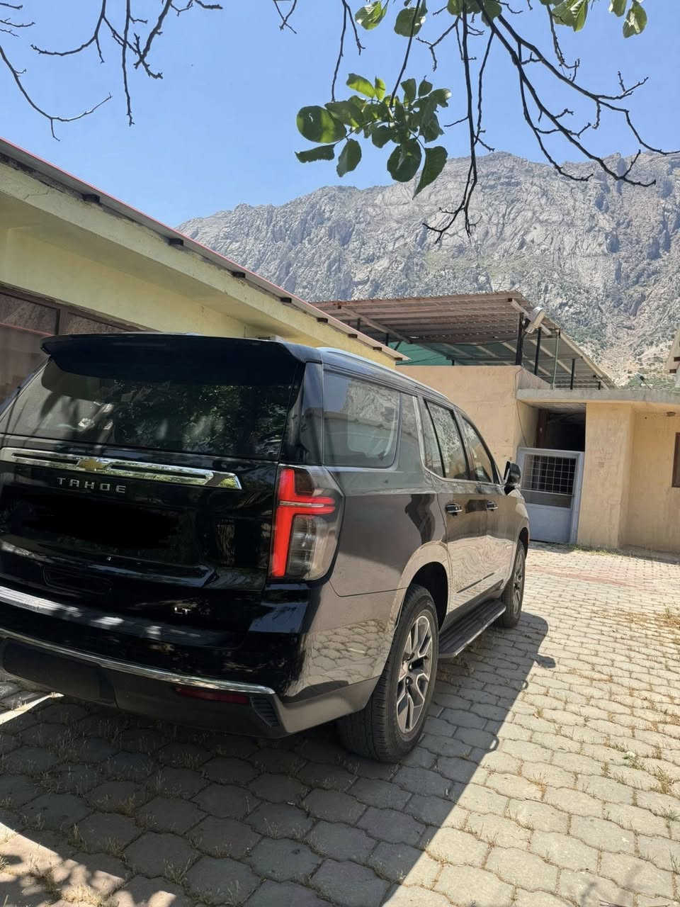 السلام عليكم تاهو رقم بغداد مميز موديل 2023 LT فول مواصفات عدا الجگات وكالة المنصور كفالة عامة 
مغلفة من الداخل بالكامل سعرها 5 شدات وبيها مجال
***********
