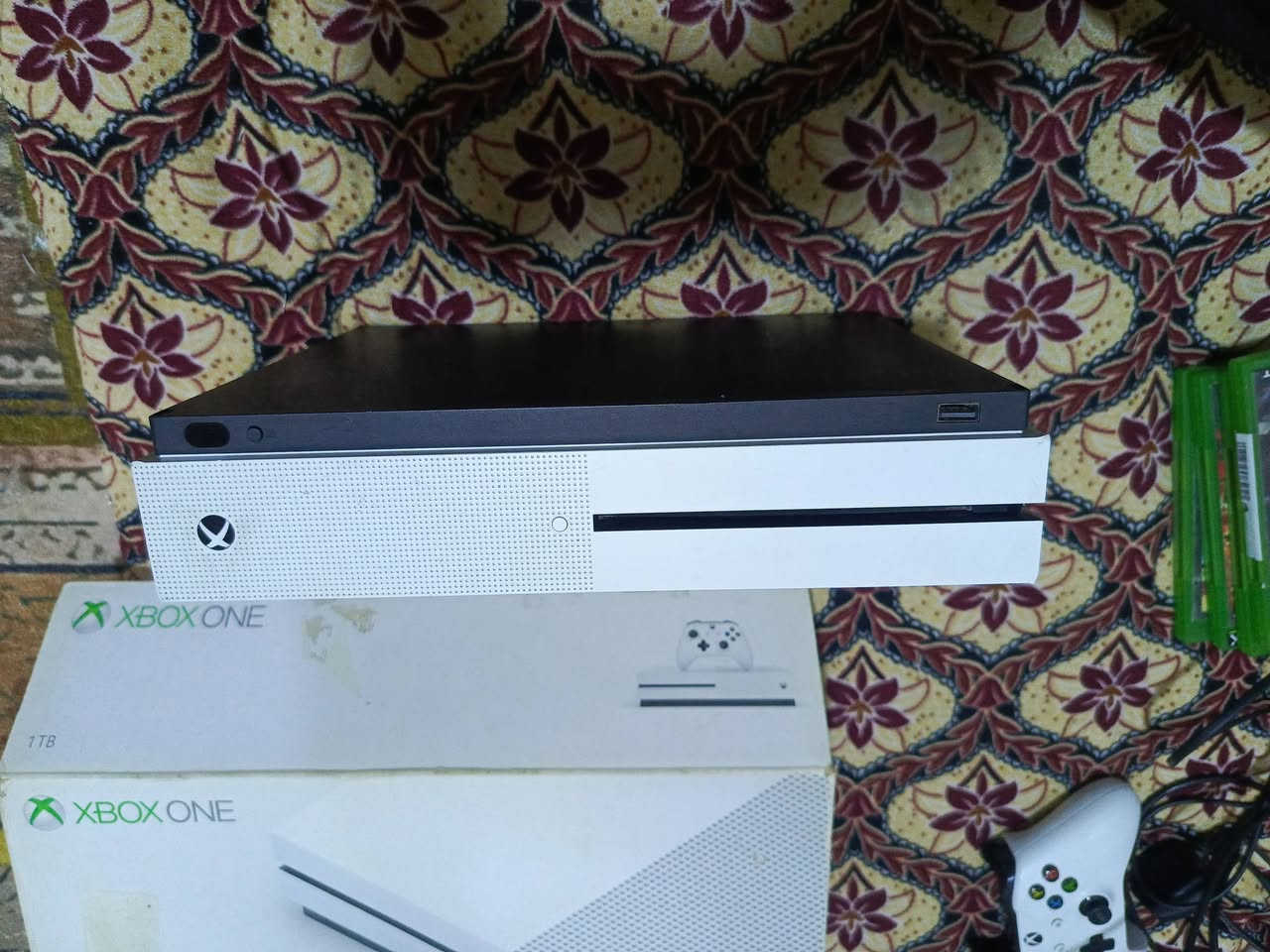 XBOX ONE S
مساحة التخزين 1تيرا 

الدقة 4k Hd Hdr 
تكدر تلعب العاب xbox 360  
ملحقاتة 
يدة وايرلس 
لعبة Gta 5
لعبة Forza Horizon 4 
لعبة Ghost Recon 
لعبة Metro Redox 
السعر 300وبي مجال


**إذا كنت صاحب هذا الإعلان وتريد حذفه لأي سبب، رجاءا أرسل رسالة إلى الدعم الفني**