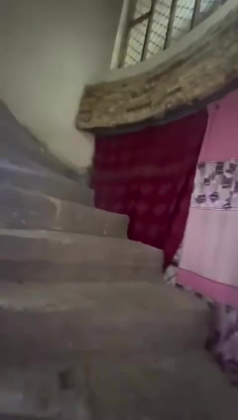 السلام عليكم بيت مساحه ١٠٠ متر الخطيب الزراعي شارع المولده الحمره يحتوي على ٤ غرف نوم وحولي وحمامات فوك وصاله وحولي جبير وغرفه وحمام وتواليت مطبخين حار وبارد بيت ركن عله شارعين
السعر خاص أو راسلني واتساب ***********
