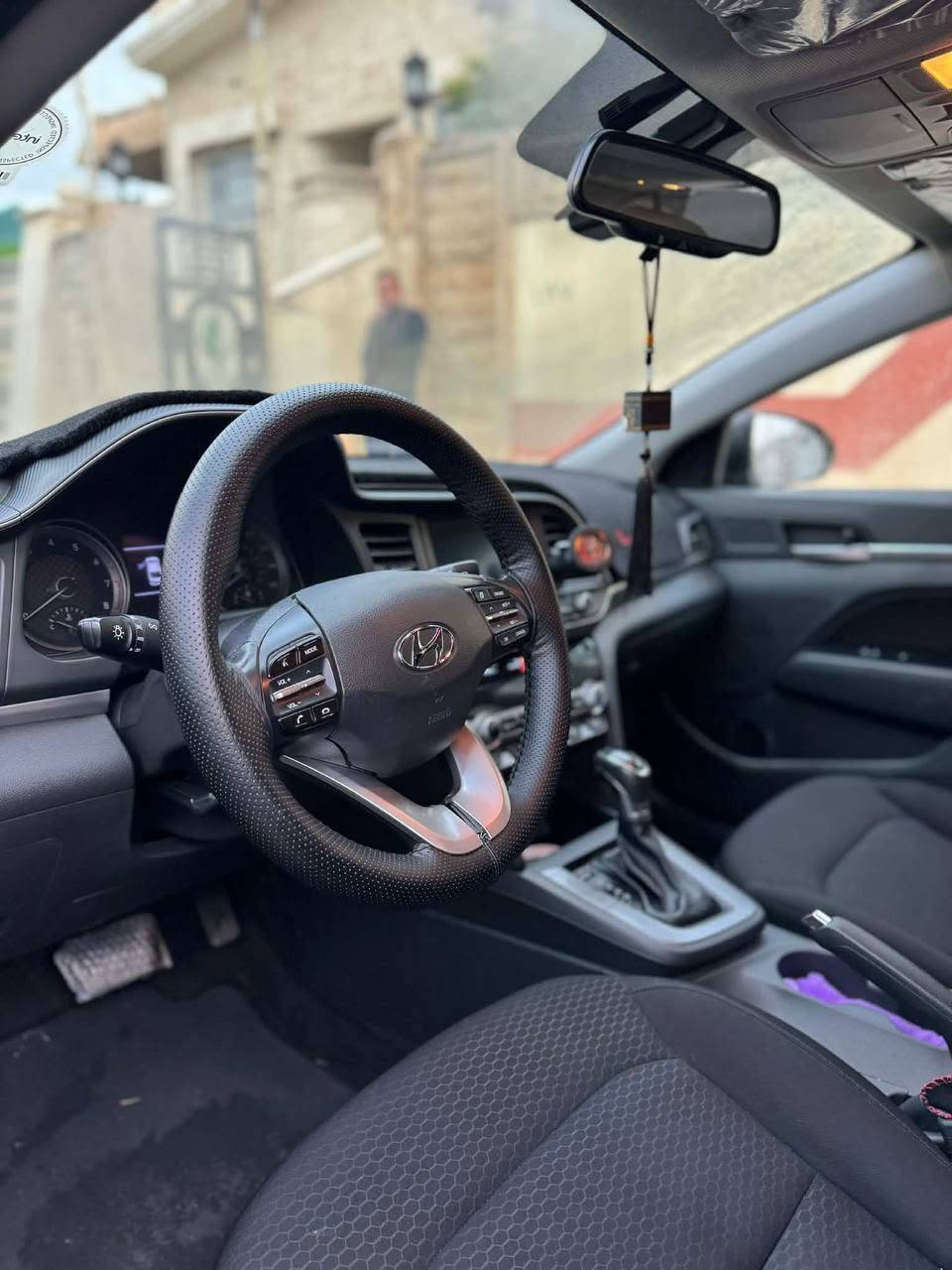 للبيع: هيونداي النترا 2020 (فول مواصفات) بحالة ممتازة جداً 🚘

​المحرك: 2000 دوش (DOHC) – يجمع بين العزم القوي جداً والأداء الاقتصادي في استهلاك الوقود.
​الوارد: أمريكي بمواصفات ممتازة وفول كامل.
​المسافة المقطوعة: 35 ألف ميل فقط (عداد حقيقي ونظيف تماماً).
​حالة البودي: نظيفة جداً وبحالة الوكالة، الضرر بسيط جداً عبارة عن (قطعة واحدة فقط - قبغ الصندوق).
​🗺️ مكان السيارة: الموصل
📞 للتواصل والاستفسار المباشر: *********** 📱
