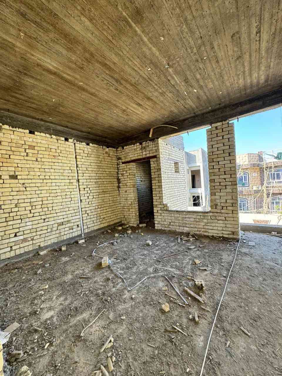 ⁨ هيكل للبيع موقع مميز قرب شارع الضغط  المساحه 148  واجهه 7
ونزال 20

العقار طابقين 

الطابق الاول .كلندور ومطبخ وغرفه وصاله وصحيات 
الطابق الثاني .غرفتين مجمع صحيات مخزن

للاستفسار مراجعه مكتب الخضراء للعقار⁩

***********
