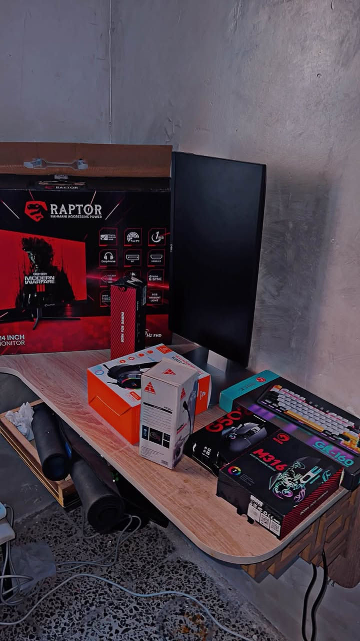 سلام عليكم شباب
🖥️شاشة رئيسية 24 إنش - 180Hz
🖥️شاشة ثانوية 22 إنش - 75hz
🖥️شاشة إضافية LG حجم 17 إنش
كيبورد GK-160
ماوس G-502 من لوجتك 
سماعة JH-750
Mouse Pad حجم كبير
Mouse padحجم وسط
Mouse pad حجم صغير
مكاني بغداد حي الجهاد 
واتساب ***********
