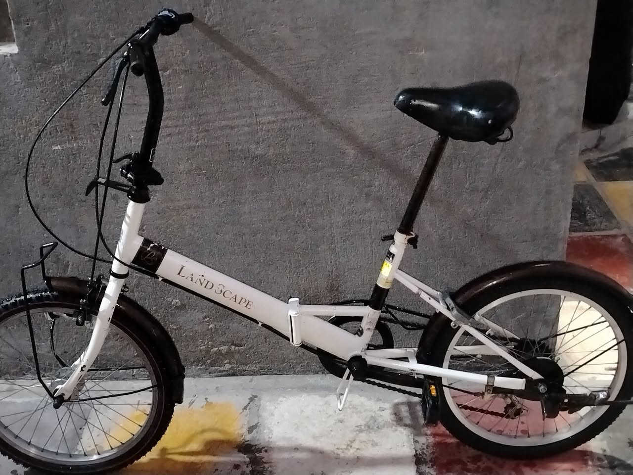 السلام عليكم بايسكل لل بيع السعر ٧٥ وبي مجال المكان حلة ***********
