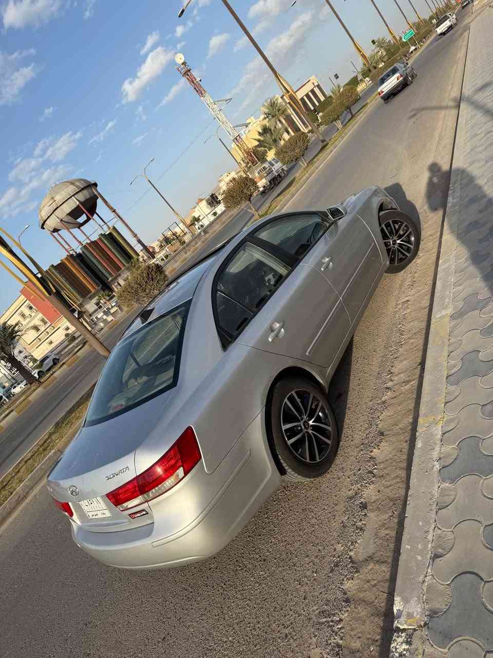 سوناتا 2008 خليجي
السعر 107 ومجال قليل
محرك 2400 دوش المرغوب
رقم بغداد بأسمنا تحويل 
شاشة ام الكاربلي وكاميرا خلفيه
تحكم ستيرن جهتين
كروز سرعة
سلايد روف
بروجكترات
ويل كب رياضي 17 
منظومة عدسات لايت عالي ناصي
 شرط بيهه لايت يسوي الشارع نهار

حجر بيئه بلادي جديد
تخم تاير رياضي جديد 
محرك وكير حاويه مبدلات
صدر امامي خلفي جديد
تبريد ثلاجه
مازدات جدد ومزروعلهن عدسات
مبولشه بالجديد ومسويلها حمام
كشنات مدوشمه 

السيارة بيهه صبغ قطعتين فقط
(باب خلف السايق وجاملغ خلفي اثر طخه دراجه )وبيهه جراد خفيف كلش  مبين بالصور
شواصي لغد دواخل كفاله عامه وسونارهه موجود
مع العلم السياره صارلهه عدنا من 2009 لحد هاللحظه وبالعافيه على الياخذها
*********** بغداد, العراق
