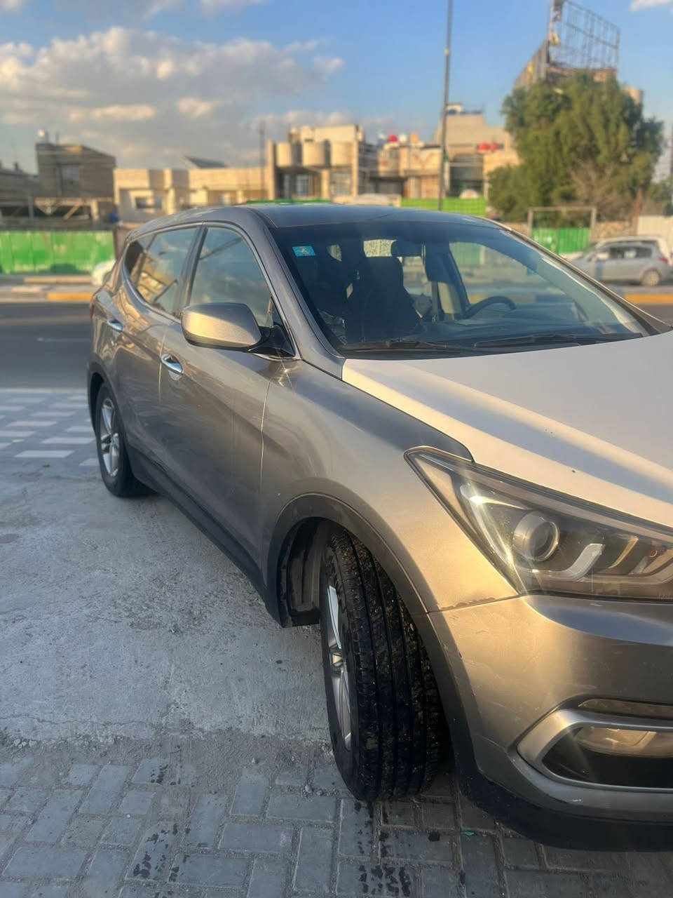السلام عليكم 
سنتافيا 2018 وارد أمريكي
حادث سطحي مثل ما موضح بلصور
سياره نضيفه خير من الله 
شراي اتصل وبيك خير ودلل /***********
بيع او مراوس  ب سبورتج حديث مع الفرق
