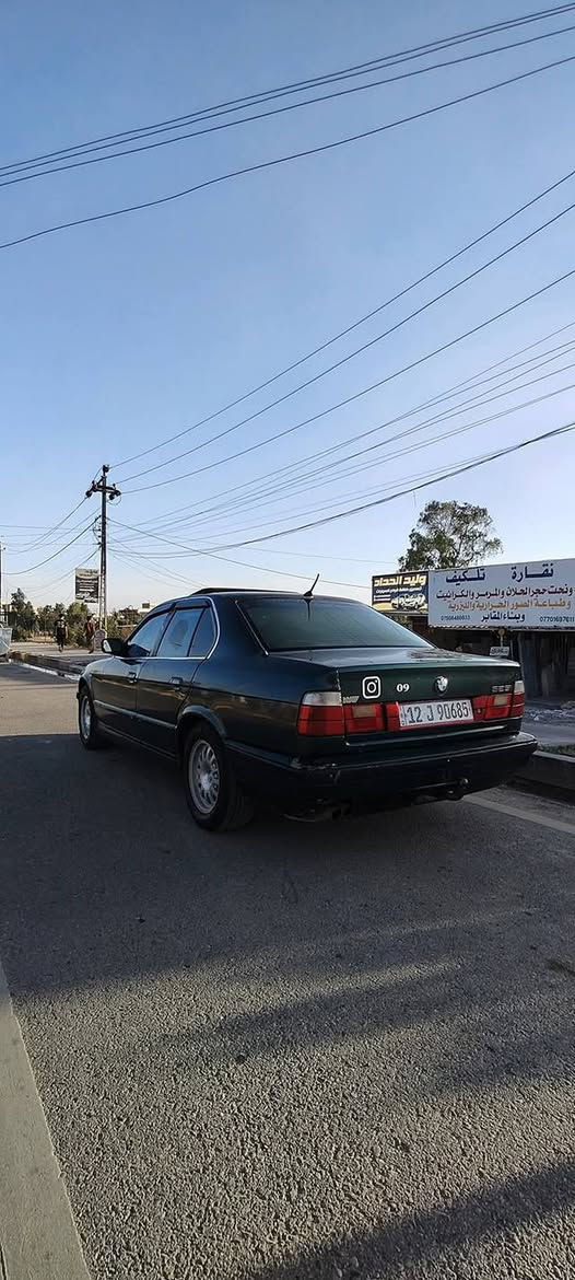 السلام عليكم بي ام 
525كبس 
كير عادي 
محرك شرط 
تخم جديد 
تخم تاير جديد 
مصبوغه جمالي 
يردلها اشويه ترتيب 
السعر 35او بيها مجال للطيبين
***********
