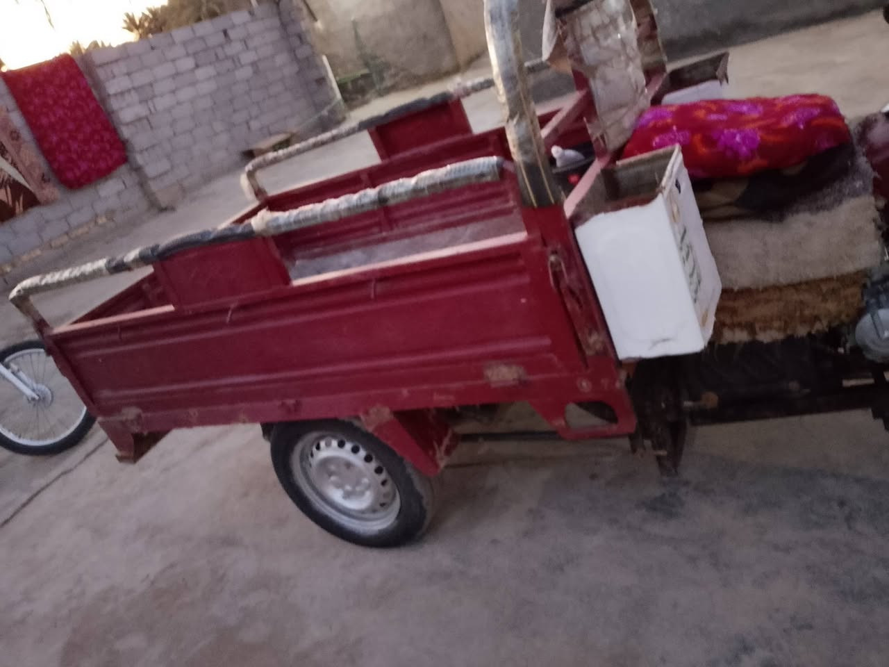 السلام عليكم توته للبيع 2017 مكينه 23 اوراق الساعه 900 ***********
