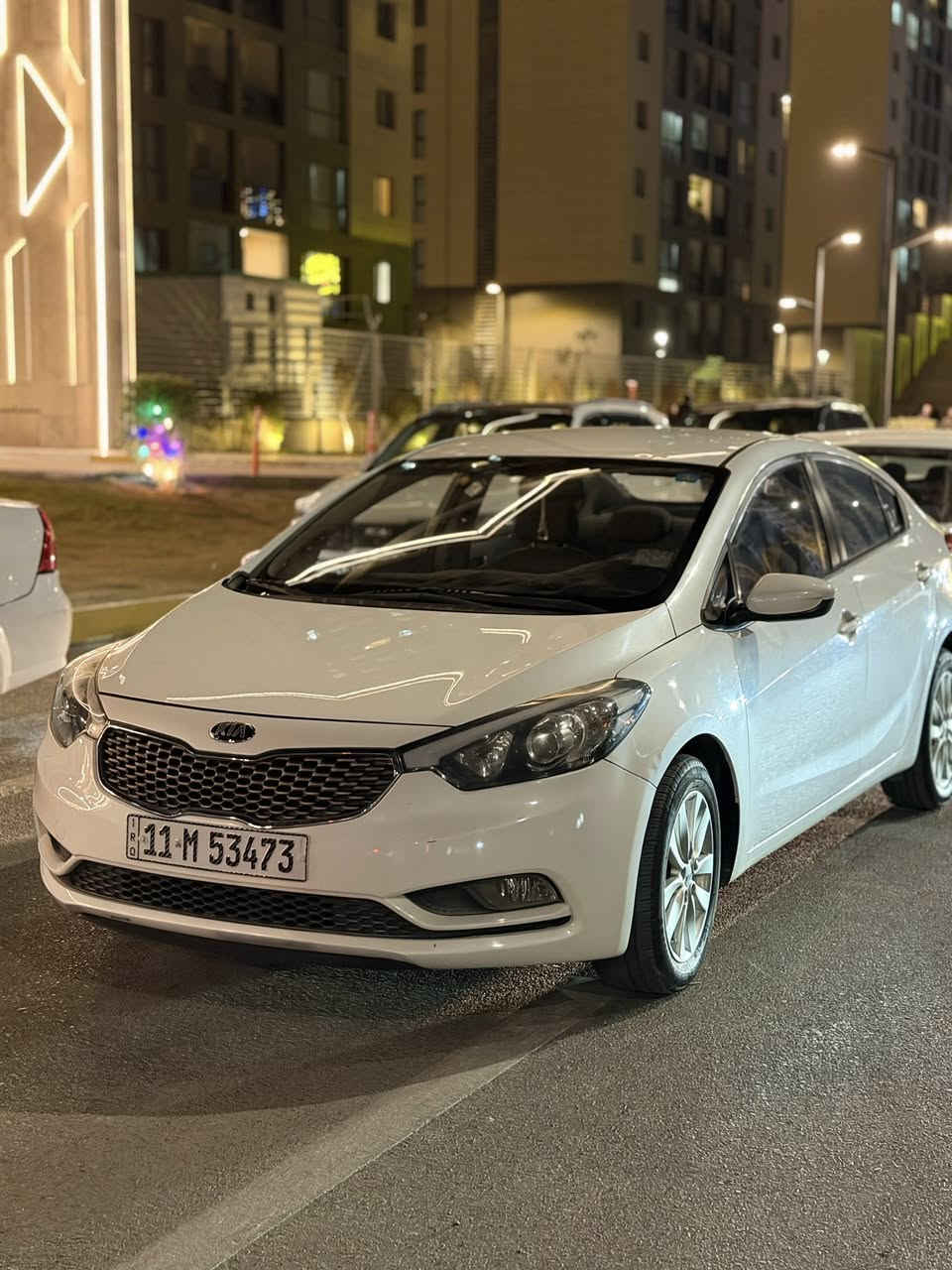 السلام عليكم
للبيع كيا سيراتو 2015 
السياره كفاله عامه من الصبغ والضربه 
بيه فقط بارد بل باب الخلفي بسيط وبيه رصعات حالوب بسيطه جداً رقم بغداد بسمي تحويل ثاني يوم مكينة 2000 دوش المرغوب مو 1600 مكينة وكير كفاله ما ملعوب بيهن صدر جديد تخم تاير جديد السياره جاهزه وحلوه ومابيه اي نقص 
السعر 127 وبيه مجال 
مكاني بغداد حي الجهاد 
للاتصال ***********
