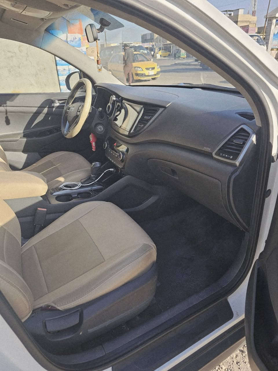 سلام عليكم توسان  2018 خليجيه  مصبوغه عام  رقم بغداد بسمي  كير بلادي مكينه مفتوح قبق ولفات  مكاني بغداد  السعر  ١٣٣ وبيها مجال  رقم الهاتف  ***********
