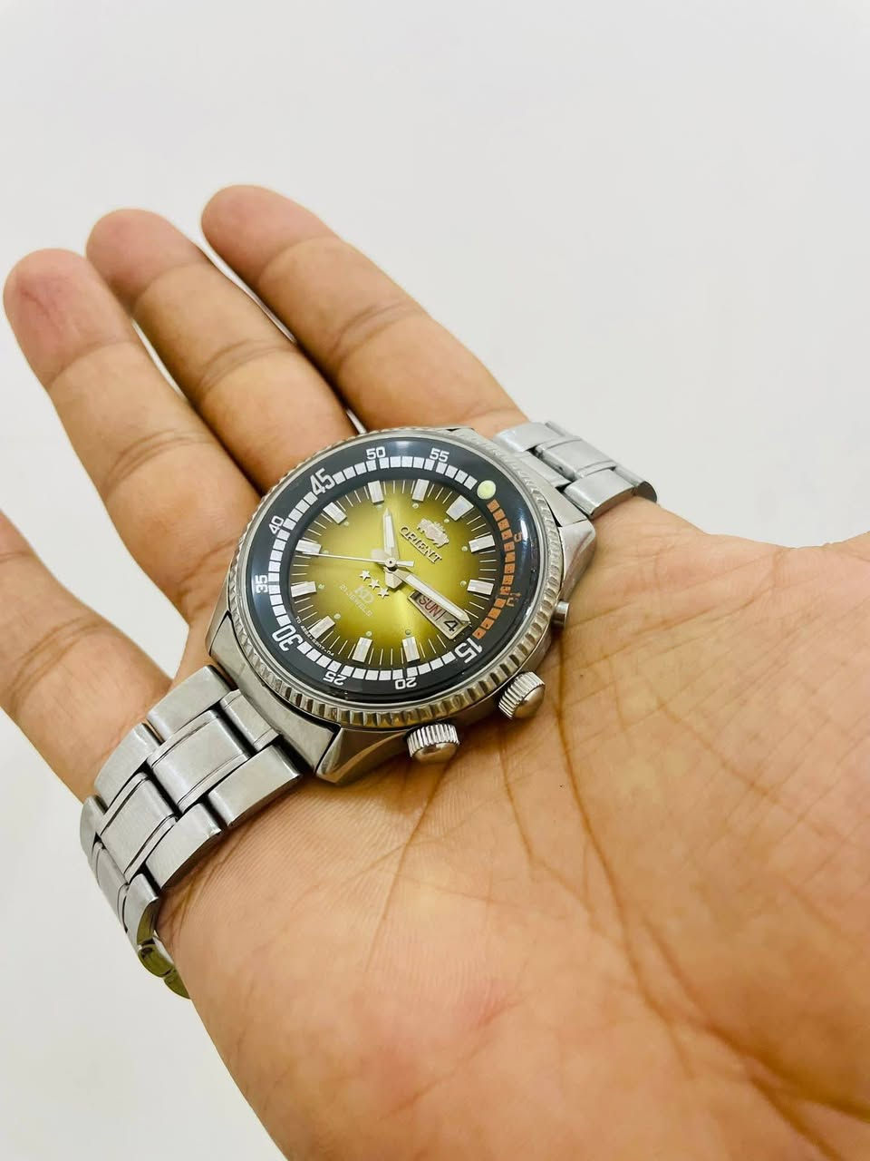 الساعه اورينت بحري قديم اوتماتيك انتاج 1970 نظافة تامة مكينة 21 حجر رنگ داخلي دوار زمبلك منفصل للأسبوع
القطعة بلاد والشراي خاص مفتوح ويدلل


**إذا كنت صاحب هذا الإعلان وتريد حذفه لأي سبب، رجاءا أرسل رسالة إلى الدعم الفني**