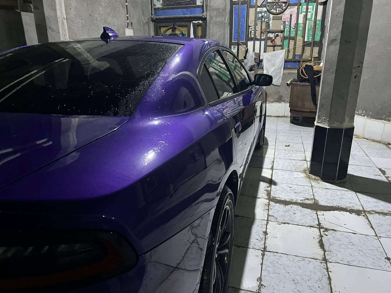 جارجر موديل 23 اصل فول مواصفات دشبول خياط بطاين خياط كشن فول حظن تدفئة وتبريد ستيرن تدفئه شاشه كبيره رادار خلفي وجانبي + اضائة ترحيب  مرايات متحركه مع البك لايت زينون بلاد رقم بصره بأسمي ماشيه 25 الف ميل وقابله للزيادة طخم تاير قبل 10 ايام شديتهم غيرت الويل وشديت طخم تاير جديد السعر 275 الاتصال ***********
