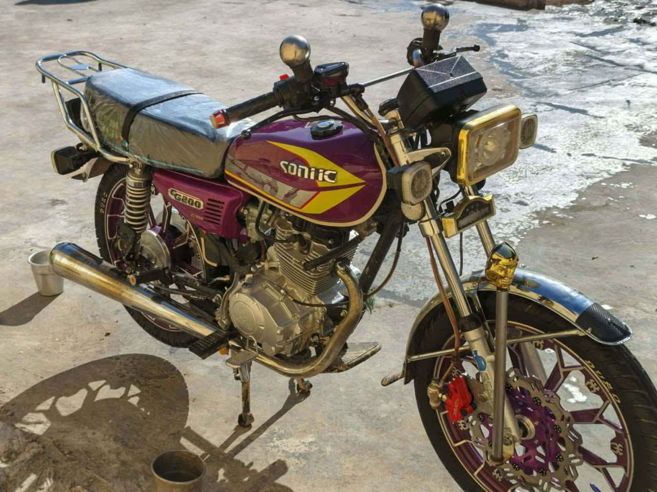 السلام عليكم  دراجه سيفان موديل 24 سكنر 
 لون مميز مكينه حجم 200
 دراجه مكفوله  بصمه سلف ريمون عن بعد  كهربائية كله شغاله  التواصل ع خاص او ***********
