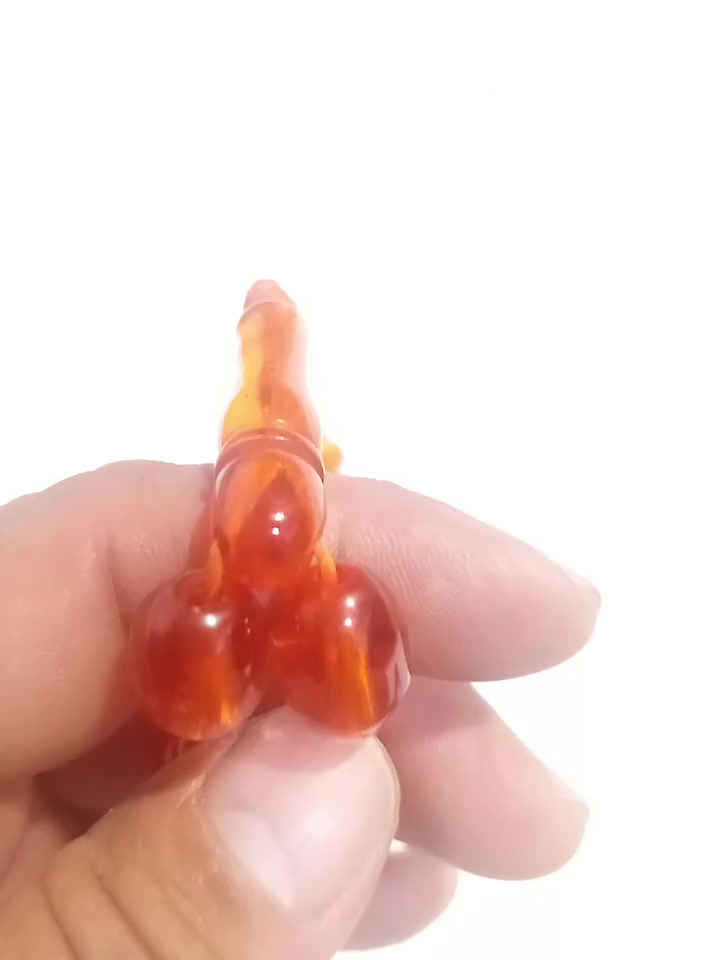 الجمال يتكلم قطعه من السندلوس الألماني جراخه نجفيه الوزن ٧٠ غرام السعر ٢٠٠ الف اي استفسار خاص او الإتصال على الرقم ***********
