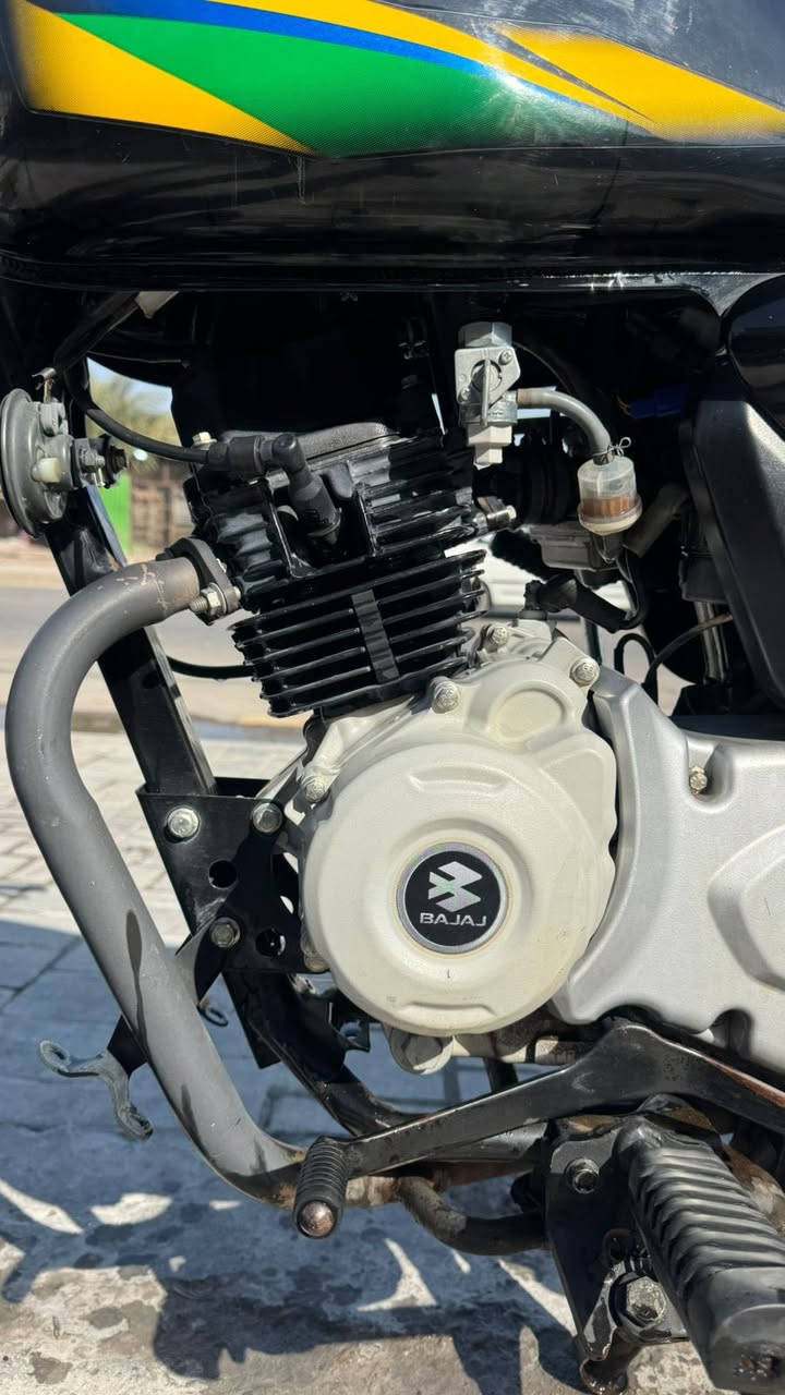 السلام عليكم
بوكسر كلاسيك موديل 2022
نظيفه كلش ماناقصها اي شي 
اوراق كاملة اصليات
وياها واقيات وجنطة جبيرة ودرع ابو الجيوب واستاند تلفون وجامة ومرايات
لمكان بغداد الشعب 
***********
