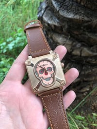 ساعة ماركة • وزن ثقيل • شكل غريب