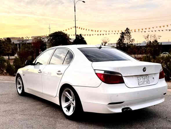 Bmw E60
موديل 2006
530i 

فوول فوول مواصفات 

مه كينه 530ي نؤزل كورت مه رغوب 

به سمه و سلايت گير تؤماتيك و سپؤرت وعادي 

كوشن كاره بايي و كوشن خه زنه 

بيلاد 5 په رده يه پيش و دواي حاسه يه 

ته بريد ساردوو گه رمي و هه موو گياني به شه رت 

سوکان کارەبایی و تحدید سورعە

بێ لێدران هەیکەلی زۆر زۆر ڕێکە

ناو زەرد و کوشن جلد
 
سه ياره كه براوه ي دووبه يه

سعری ٥٤ گەڵا و مەجال

موشتەری نیت سەری خۆت و منیش مەیەشێنە

ژمارە تلفۆن 
***********
شوێن چەمچەماڵ 
ئەدمین گیان 💐💐 السليمانية

