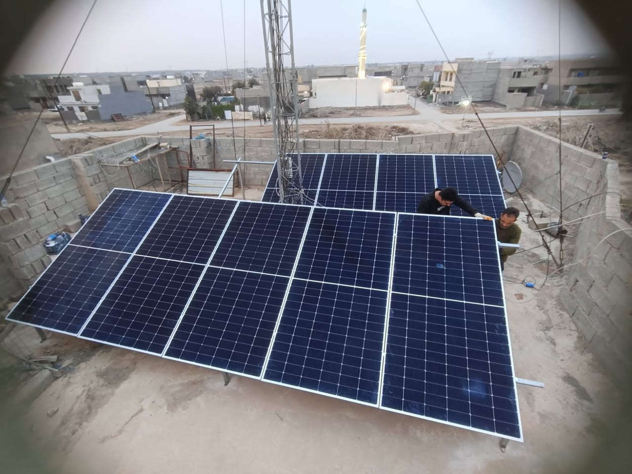 📅 تاريخ اليوم: [2026/1/29]
🔆 تنصيب منظومة طاقة شمسية 🔆
 تم بفضل الله تجهيز منظومة طاقه شمسية لمنزل الأخ رياض ابو احمد ناحية هبهب ضمن الرقعه الجغرافيه لمحافظة ديالى تجهز المنضومه المنزل ب 20 أمبير نهاراً بالاضافة الى 14 أمبير ليلاً 
مكونات المنظومه
🔵 الواح  حجم 600 واط بايفشل ذات كفائة عالية.عدد 9

🔵جهاز انفيرتر حجم 5.6kw(25 امبير) 

🔵بطاريه ليثيوم حجم14.3kw عدد 1

شركة مكسما ديالى للطاقه الشمسيه 
العنوان:
الفرع الاول: ديالى الغالبية
***********

الفرع الثاني: بعقوبة شارع خريسان
.................................................................... 
ملاحظة مهمة جدا:عند حدوث أي خلل بمنظومتك عليك بتصوير فيديو للشاشة الانفيرتر لحظة حدوث أي خلل ومن ثم إرسال رسالة عن طريق الواتس آب إلى أي رقم من هذه الأرقام أو مراسلة الصفحة عن طريق الفيس بوك ليتسنا لنا معالجة الخلل بأسرع وقت ممكن وتستمر منظومتك بالعمل على مدار 24 ساعه.
.............................................................................
للحجز والاستفسار الاتصال او مراسلة الأرقام التالية  أو مراسلة البيج عن طريق الماسنجر :

🕒 أوقات الدوام:
من الساعة 9 صباحًا إلى الساعة 5 مساءً

#شركة_مكسما_ديالى_للطاقة_الشمسية ☀️
#الطاقة_الشمسية_مستقبل_العراق
