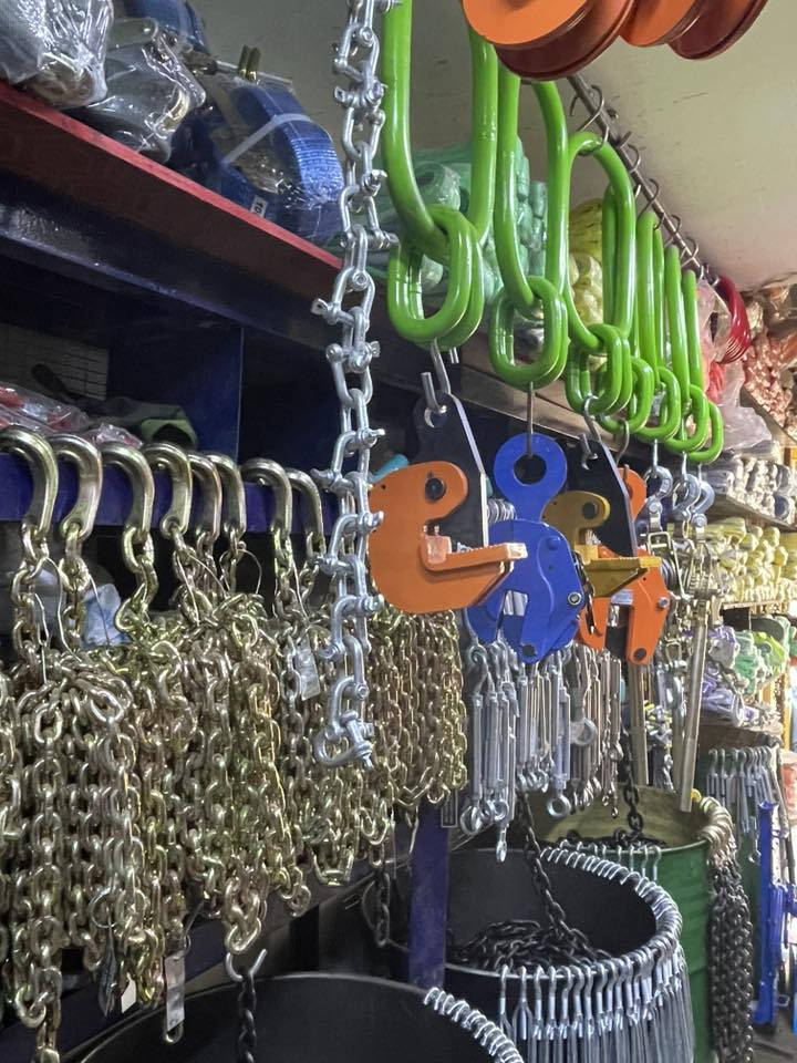 محلات الميناء  Harbor Shops🏗️⛓️
يتوفر جميع ادوات الرفع والسحب 

زنجيل رباعي -قايش سحب ورفع -بكرات يدويه-ماسكات حديد -زناجيل فولاذ -سكرو سحب - ريجر-راجز حبل-راجز بومة -
وجميع انواع الادوات 🛠️

🏗️ ضمان وجوده ممتازه
🏗️اخصاص ادوات الرفع والسحب 
🏗️توصيل جميع محافظات العراق 5 الاف توصيل سريع🚚
☎️***********
📍بغداد باب الشيخ 
👤مصطفى
