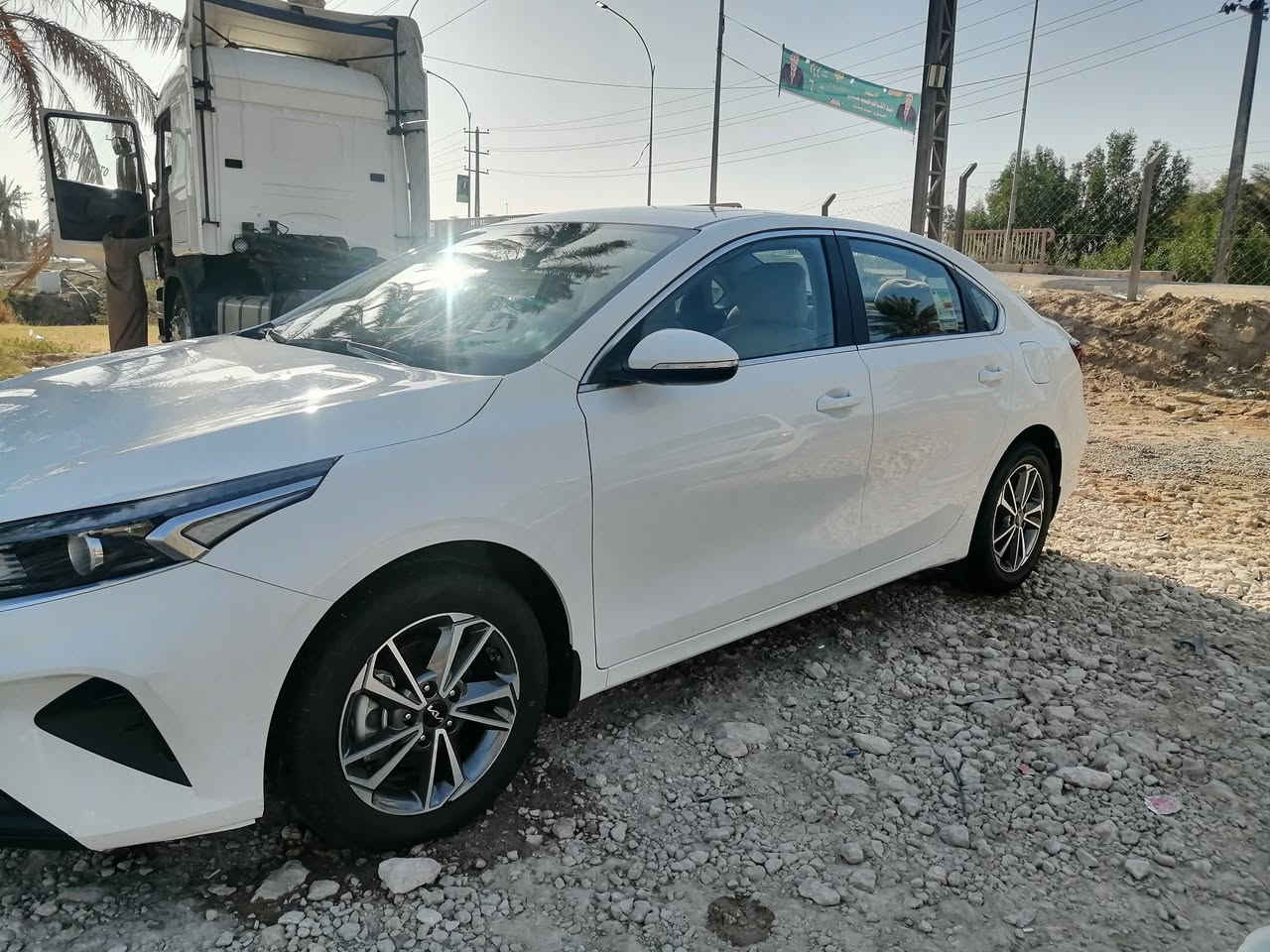 كيا سيراتو 
موديل 2024  خليجي مكفوله كفاله عامة فول موصفات
   رقم بابل نكليزي مشروع وطني بسمي مداور مباشر بسمك 
فتحه سلايت روف 
حساس خلفي
لد نهاري
داخل لونين
نضام كروز
لايت عدسه
ويل كب كروم
تبريد قطعتين 
مكينه 2000 دوش 
مكاني الدوانيه
***********
