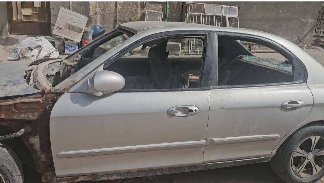 سوناتا موديل 2000 رقم بصرة باسمي السيارة محرك وكير وحدادية مابيه شي ومحرك وكير زين السيارة اندعمت بالجاملغ وسمكرته ولذلك فتحت غرفته ودشبوله وضلت ما كملت تصليح السيارة تترتب كشرها حلو كل غراضه المفتوحة  وزايد موجودة وهذا رقمي اتصل وحاضر *********** السعر 18 ورقة البصرة, العراق
