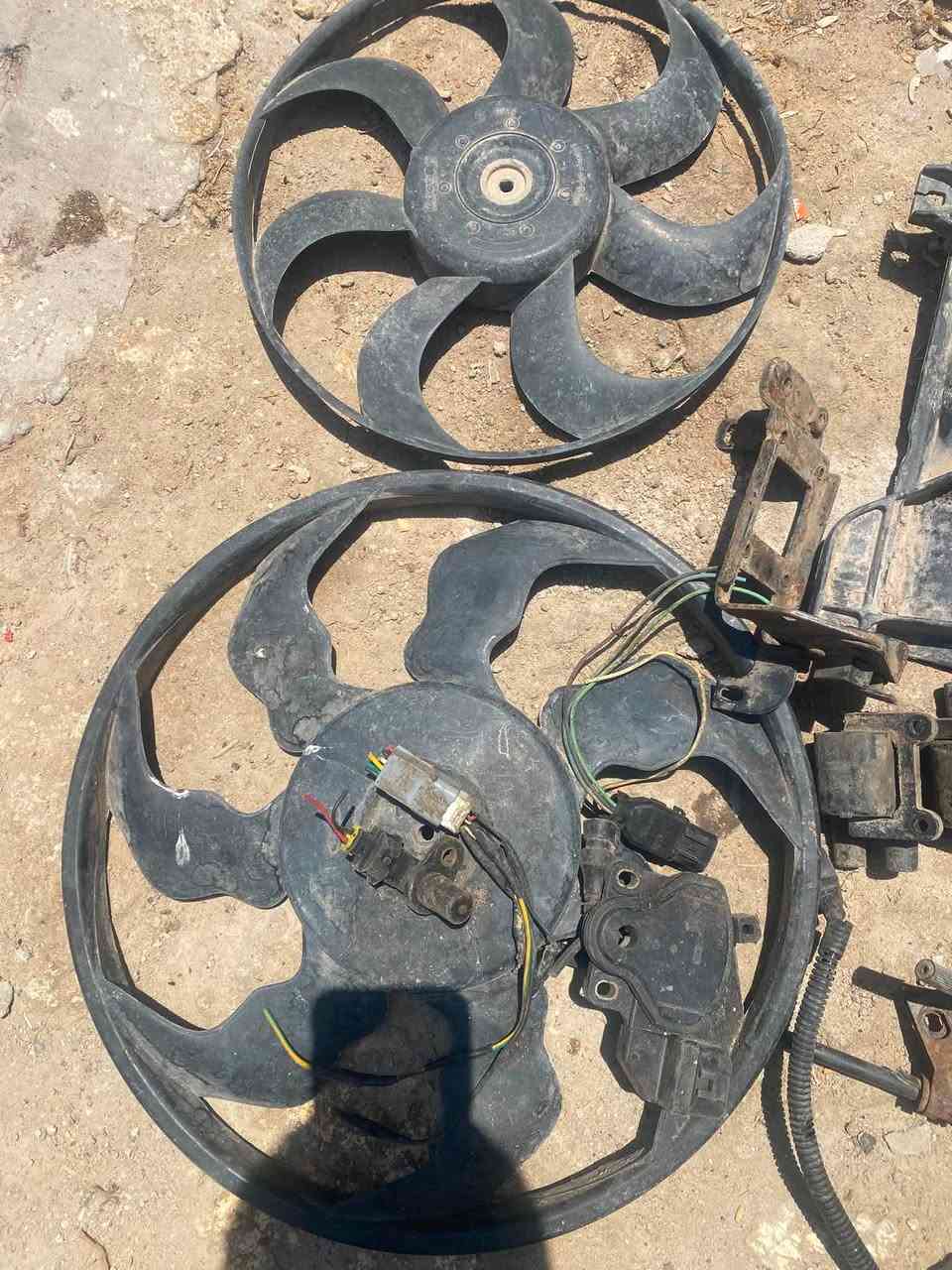 السلام وعليكم غراض كيه ريو مديل11كلهن شغالات الببريكات الخلفيه ودزكات ولعنبار جدد مال حاويه الي يفيدنه الي يفيدنه الي محتاجهن الي محتاجهن بلاش بلاش بس ذمه بس للمحتاجهن مكان بصره***********
