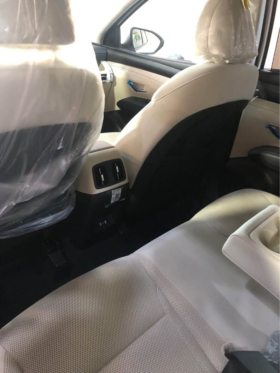 السلام عليكم 

للبيع (توسان 2025) زيروووو ماشيه (51) كيلو فقط 

السعر المطلوب 34,500 مليون 

“ملاحظه" : السيارة فوللل مواصفات ما عدا (البنراما)
مواصفات ( بصمه عداد الاكتروني مع شاشه متصله ثلاث وضعيات قياده سايد بريك بصمه مانع انزلاق جنطه كهرباء كامره خلفيه 360درجه مع حساس امامي خلفي تحكم ستيرن كامل لد نهاري LED  مع مساعد منحدرات مع قطعتين تبريد مع اوتو هولد مع مقاعد الاماميه تدفئه تبريد مع بردات خلفيه مع شاحن لاسلكي مع مقاعد الاماميه كهرباء مري شفط اشارة بالمري تشغيل عن بعد )

للاستفسار الاتصال 
*********** كربلاء, العراق
