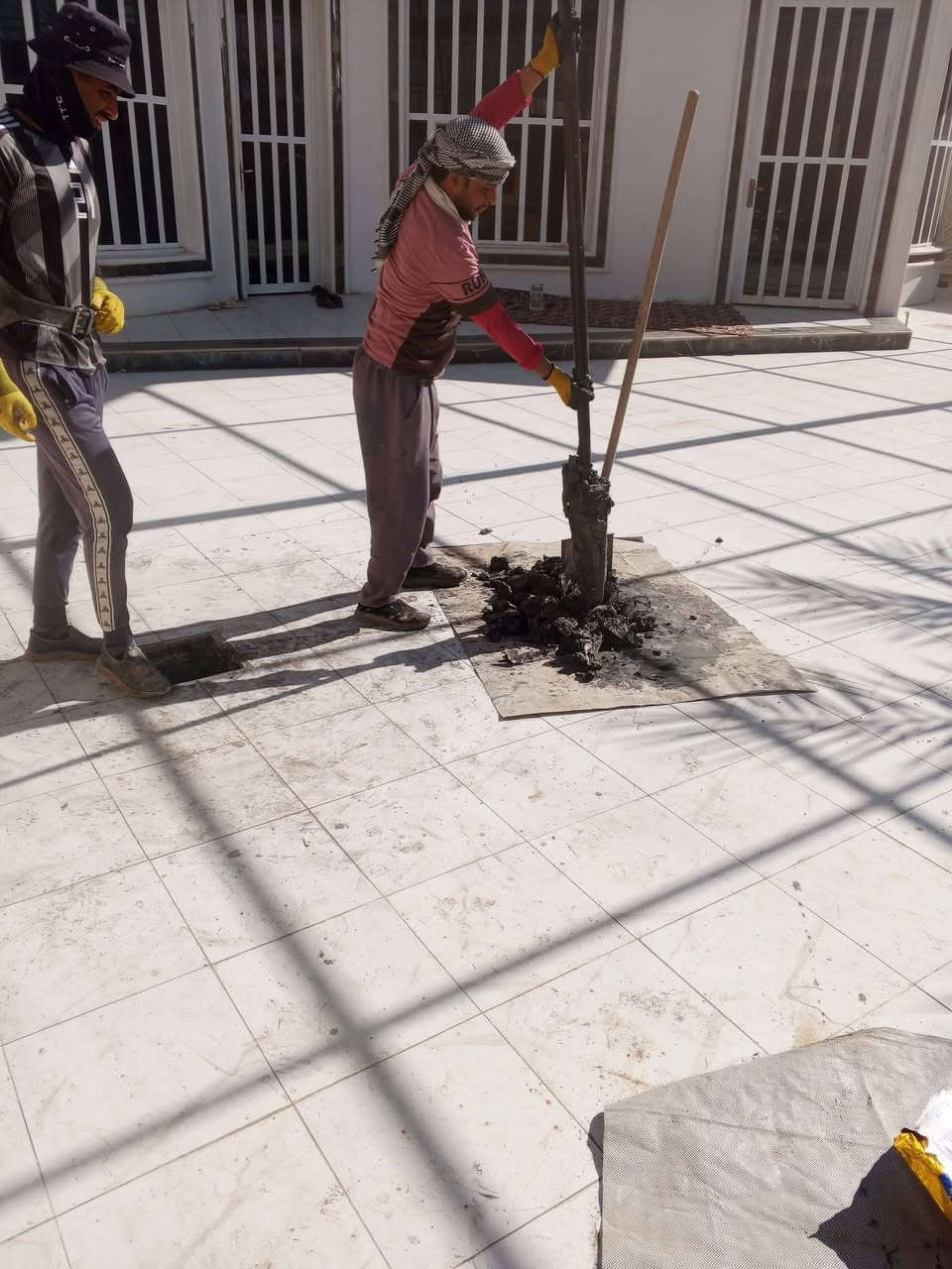 ابو سجاد لحفر البراين للمخازن لتصريف مياه منها ضمان متسحب مخزن ٥سنوات  السعر ١٠٠الف والبوري ع ابو البيت //***********//***********
