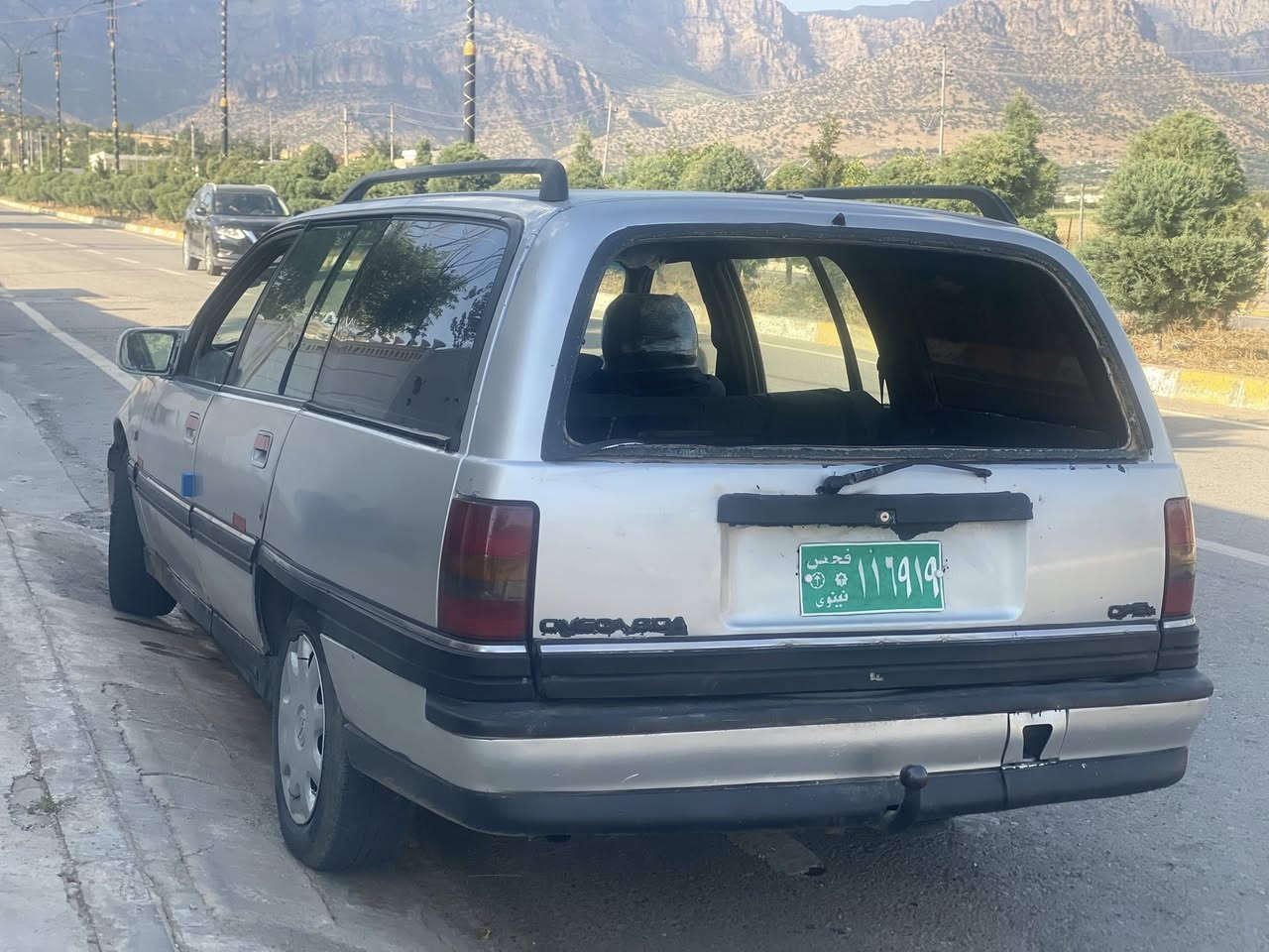 🚗 ئۆپڵ ئۆمیگا ستیشن بۆ فرۆشتن 🚗
سڵاو هاوڕێیان، ئەم ئۆمیگایەم هەیە بۆ فرۆشتن و تەنها بۆ موشتەری ڕاستەقینەیە:
 هەیکەل و دەرەوە: زۆر جوان و پاکە، بەبێ قەڵ و قۆپ و بەبێ شوخت.
 ژووری ناوەوە: ناوەوەی (داخیلی) زۆر جوان و توند و تۆڵ ماوەتەوە.
 مەکینە: ٢٠ قایش پان، مەکینەکەی وەک سەعات ئیش دەکات و بەشەرتی ١٠٠ فیتەر دەیفرۆشم.
 کارەبایی: کارەبایەتی گشتی مەجبووتە و هیچ کێشەیەکی نییە.
 شەرتەکان: سەیارەکە ماڵێکی بێ حەیبە، گێڕ، مەکینە، ئەکسل، و داروبەردی بەشەرتە.
 مەسرەف و نوقسانی: هیچ نوقسانییەکی نییە، بەبێ دوکەڵ، بەبێ غایس، و یەک دەنکە ڕزیوی تێدا نییە.
 بەڵگەنامە: وەرەقەی مرووری نەینەوای لەگەڵە.
⚠️ تێبینی: ئەگەر موشتەری نیت و کڕیار نیت، تکایە سەرم مەهێشێنە و کاتی خۆت و منیش مەگرە.
 نرخ: ١٣ گەڵا ($1,300) و تۆزێک مەجالی تێدایە.
 📍 شوێن: نەحیەی بالیسان
 📞 ژمارەی پەیوەندی: ***********
