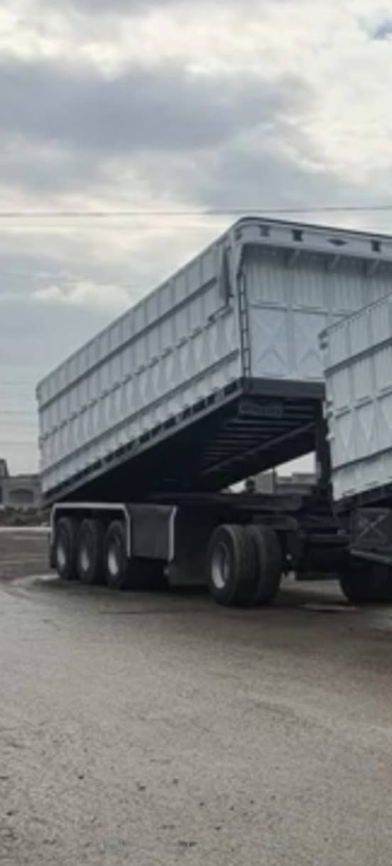 سلام عليكم مقطوره للبيع طول ٩ قلاب ***********
