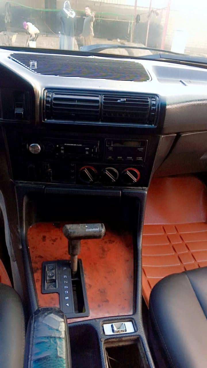 السلام عليكم 
بي ام دبليو  520 موديل 1991
السيارة محورة محرك گير 
ياباني vvt c9  تحويرة كاملة حاوية
يعني مكينه تخبل وقوية 
السيارة جاهزة من كلشي 
ربع ماتصرف عليها وين ماتريد اطلع 
حدادية جديدة 
غرفة جلد اسود
كشنات كهربائيّة 
لايتات زنون 
باتري جديد
السيارة مصبوغه جمالية ابد مامضروبه 
وحته بعدها ما مبولشه
مداور ثاني يوم 
مكاني ديوانية غماس 
السعر 38 وبيها مجال 
اقسم بالله العظيم السيارة صارت عليا اكثر من 50 
بس اشتريت سيارة من الشركة زيرو 
واحتاجيت فلوسها
للاستفسار 
مراسلة الصفحه 
او الاتصال على الرقم 
***********‬‏
***********

(ملاحظة) صور السيارة بدون ترايش 
حاليا شديتلها ترايش بالجوانب
